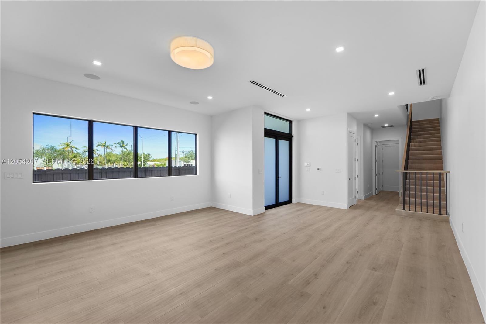 2735 SW 23rd Ter