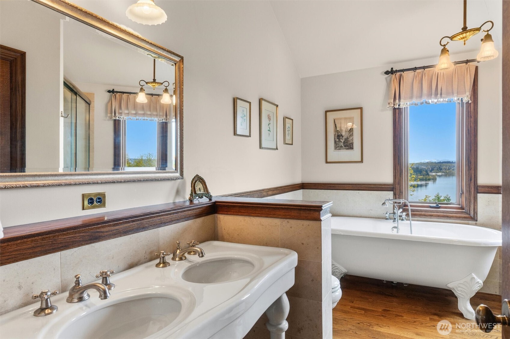 4725 W Mercer Way