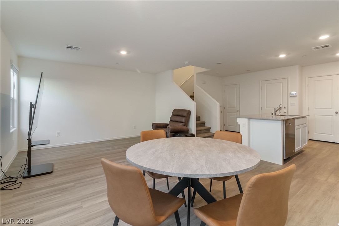 6156 Lily Garden Street