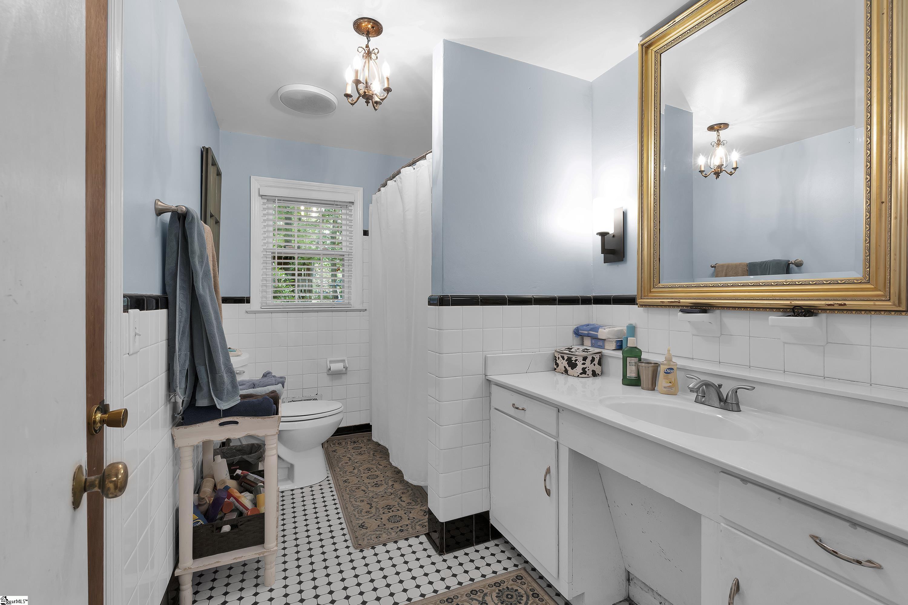1304 NE Main Street