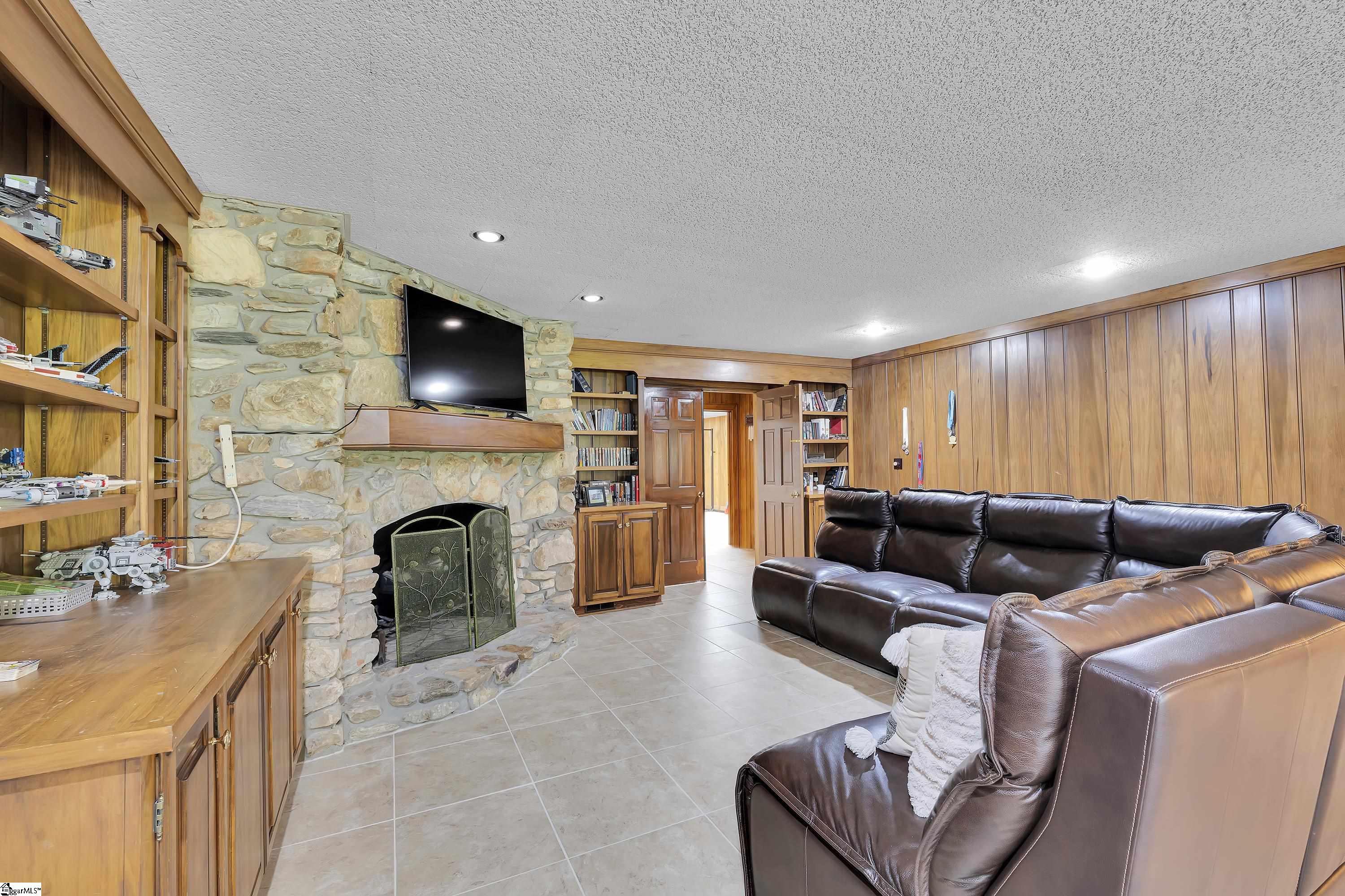 102 Graystone Road, Greenville
