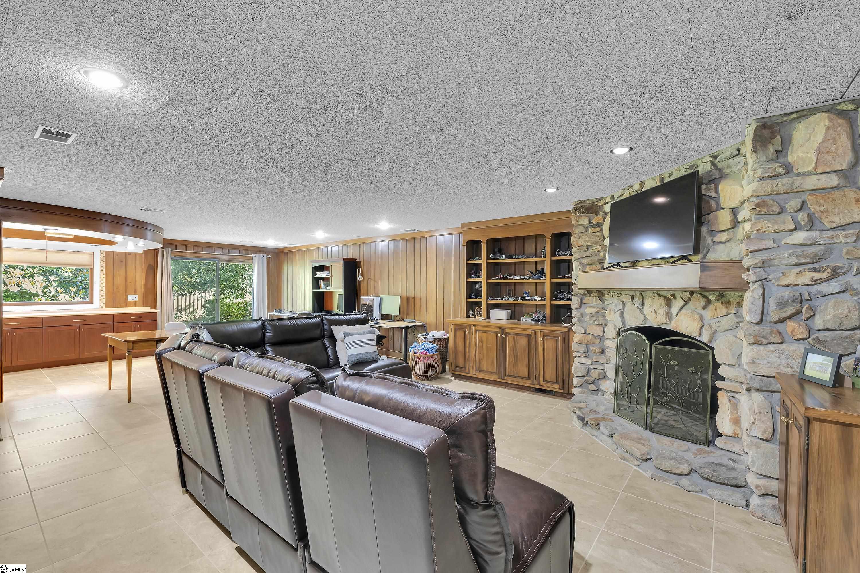 102 Graystone Road, Greenville