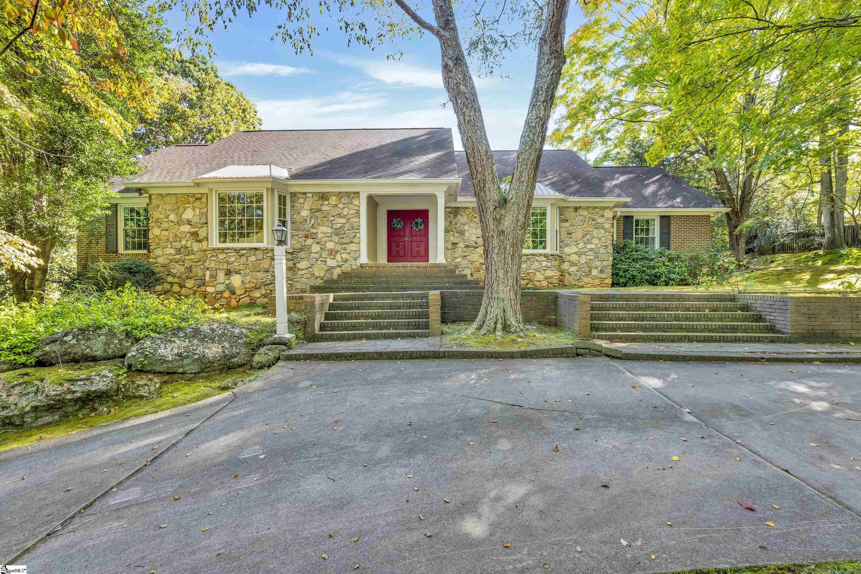 102 Graystone Road, Greenville
