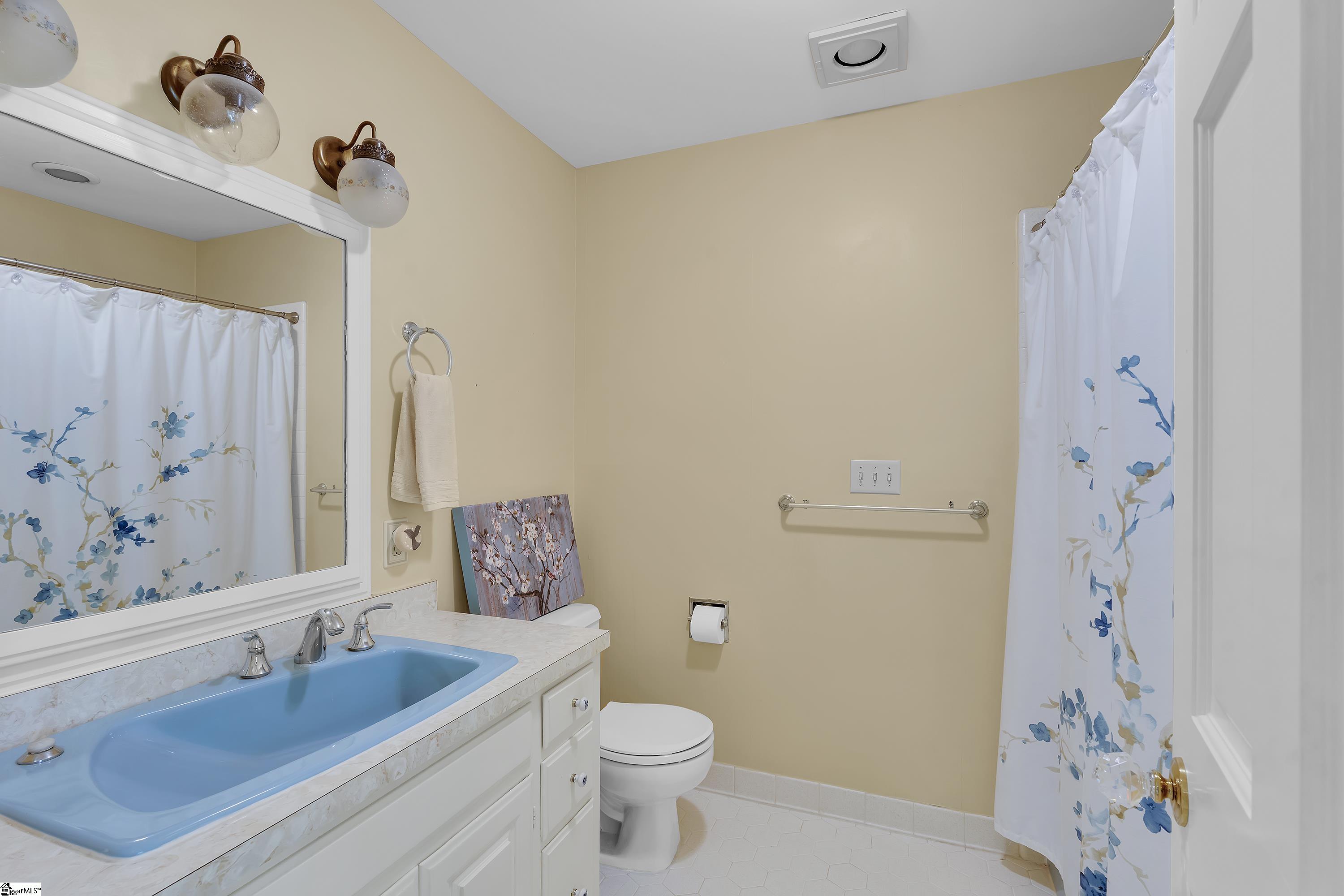 102 Graystone Road, Greenville