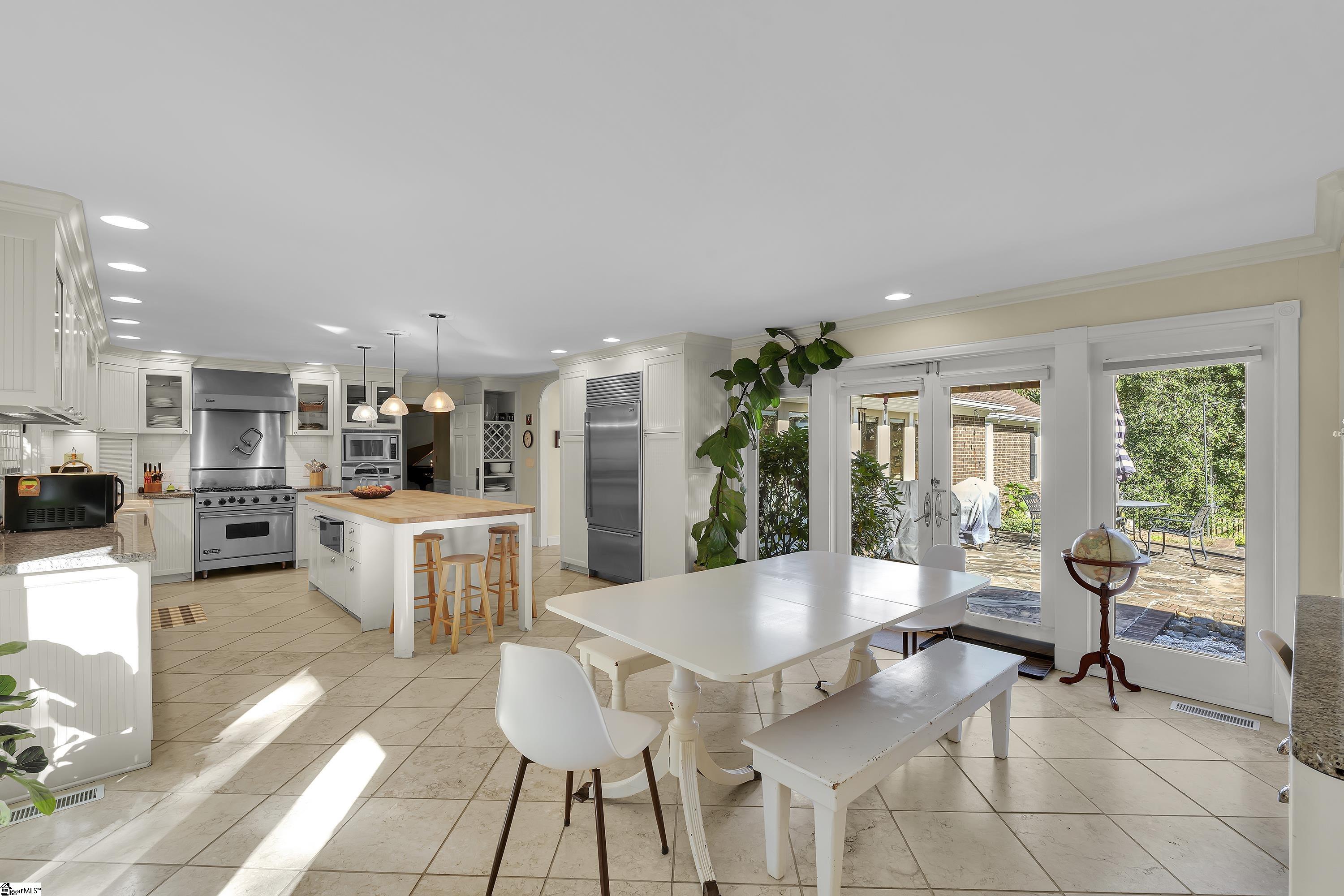 102 Graystone Road, Greenville