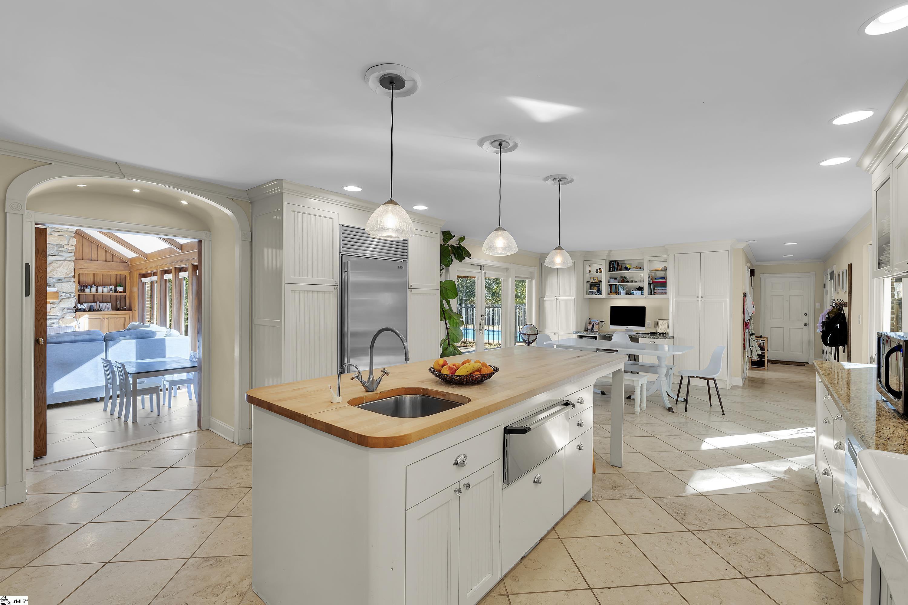 102 Graystone Road, Greenville