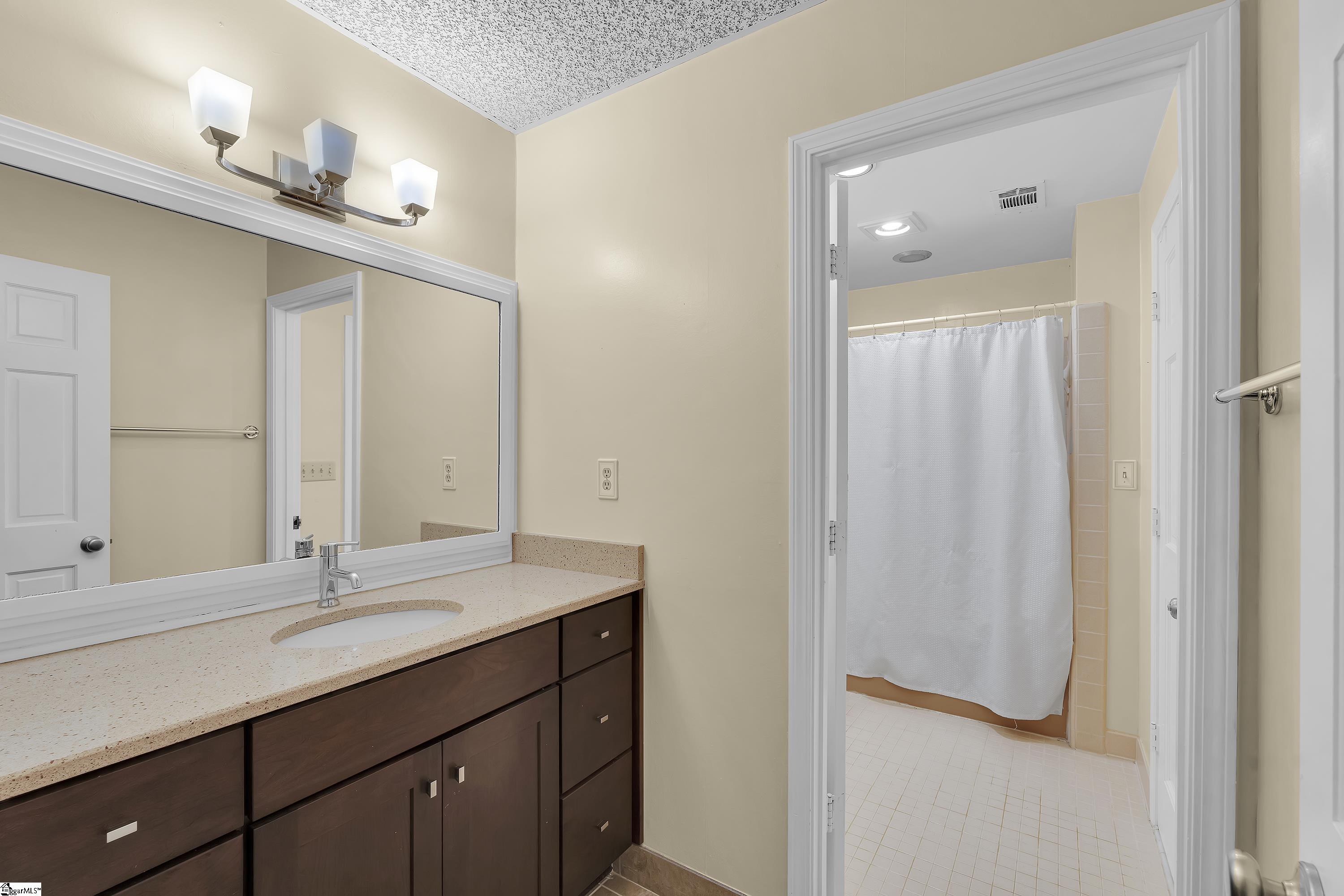 102 Graystone Road, Greenville