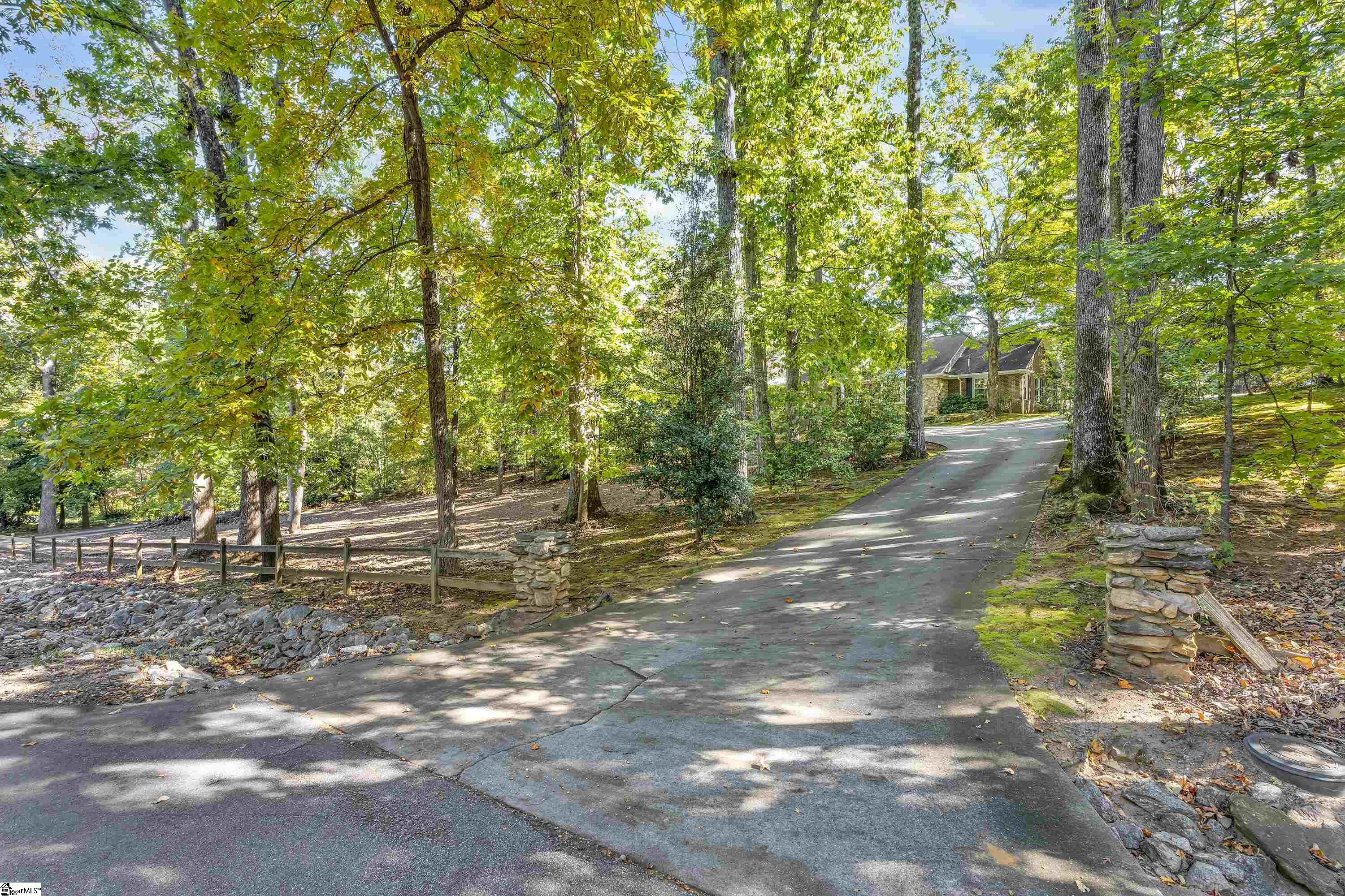 102 Graystone Road, Greenville