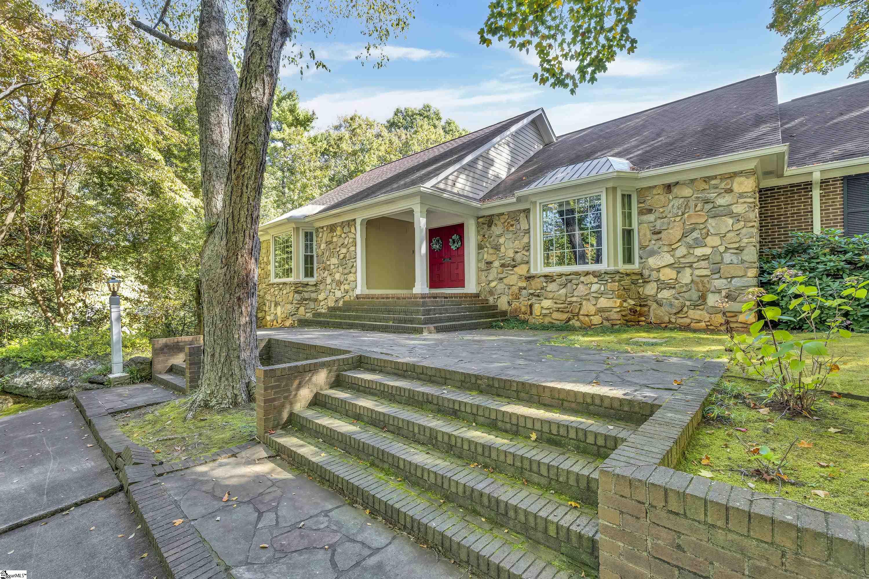 102 Graystone Road, Greenville