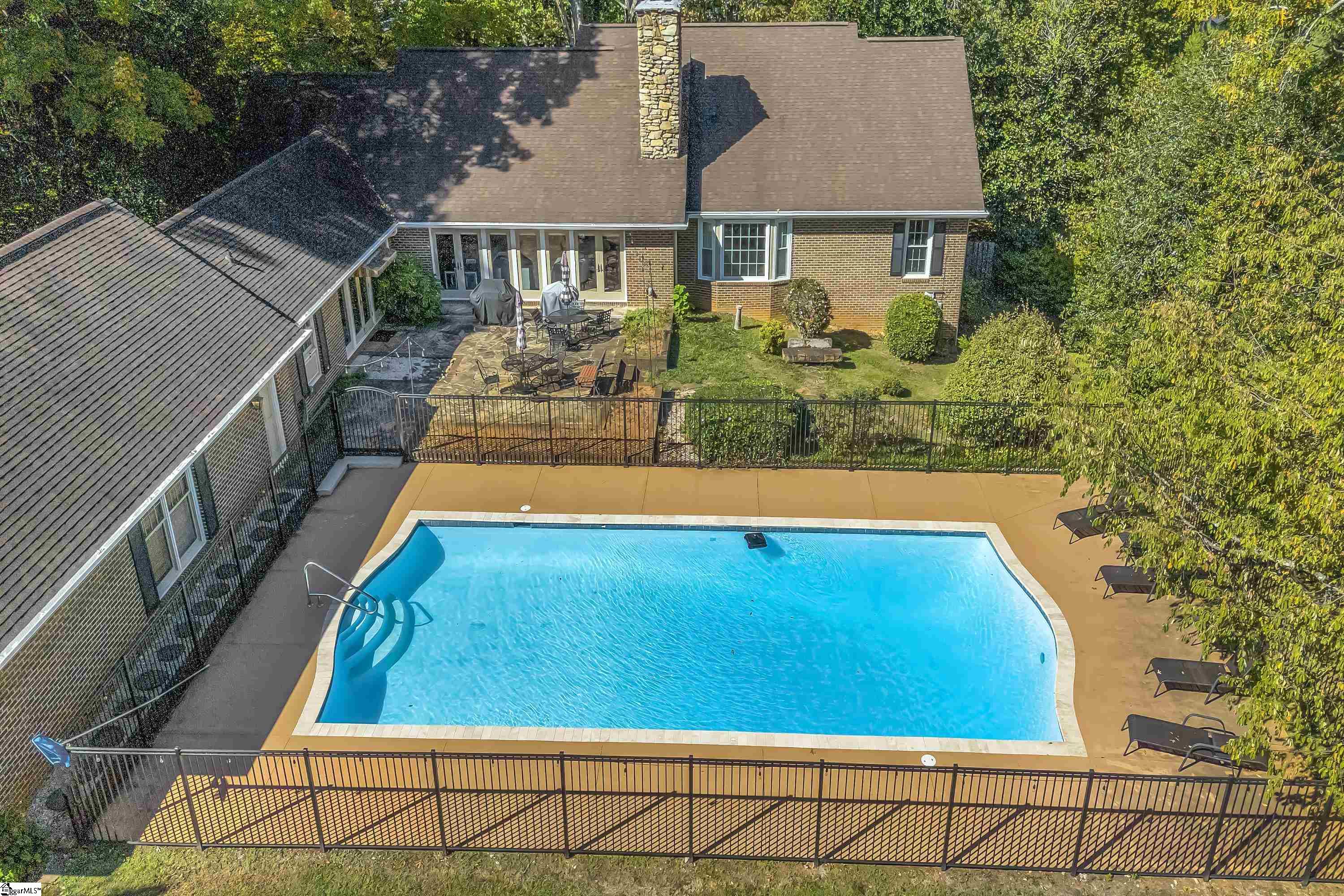 102 Graystone Road, Greenville
