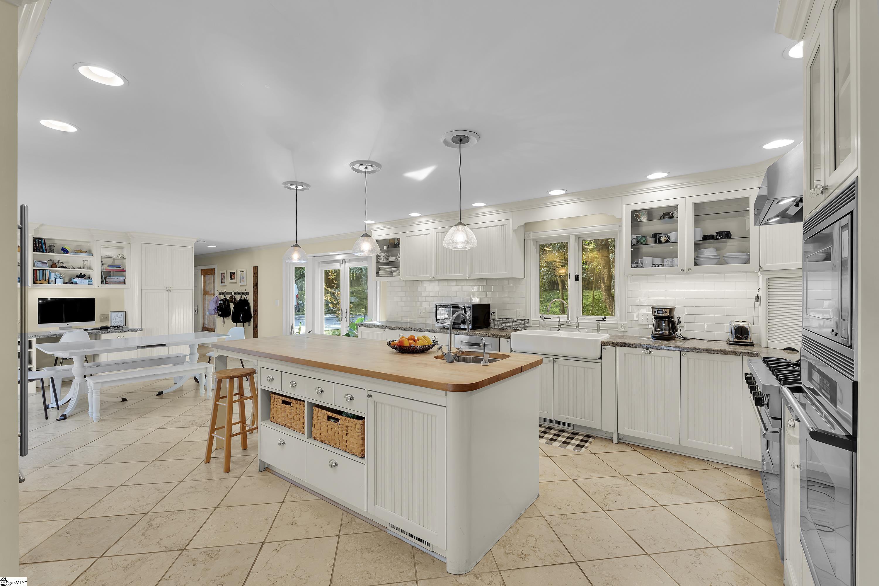 102 Graystone Road, Greenville