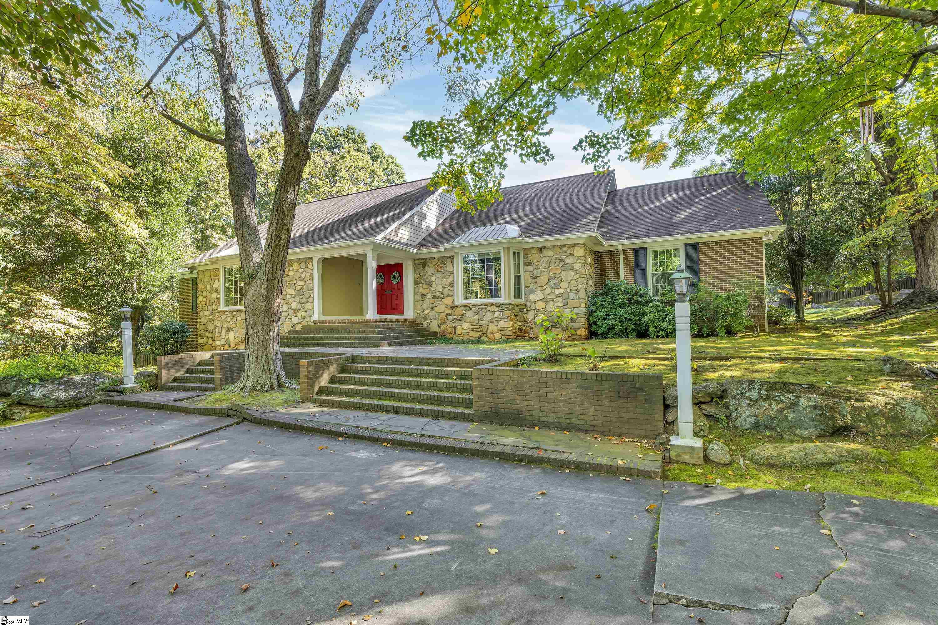 102 Graystone Road, Greenville