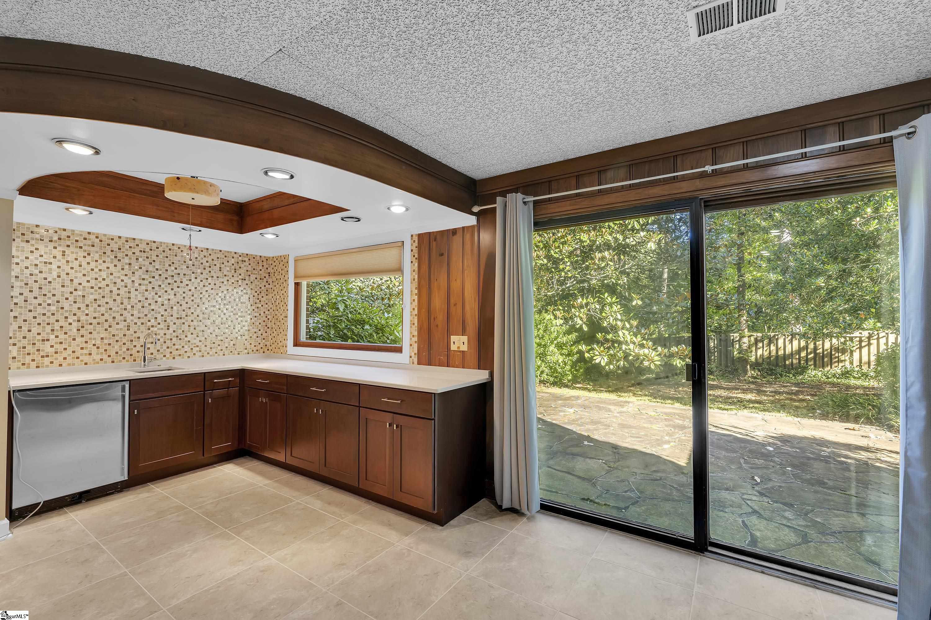 102 Graystone Road, Greenville