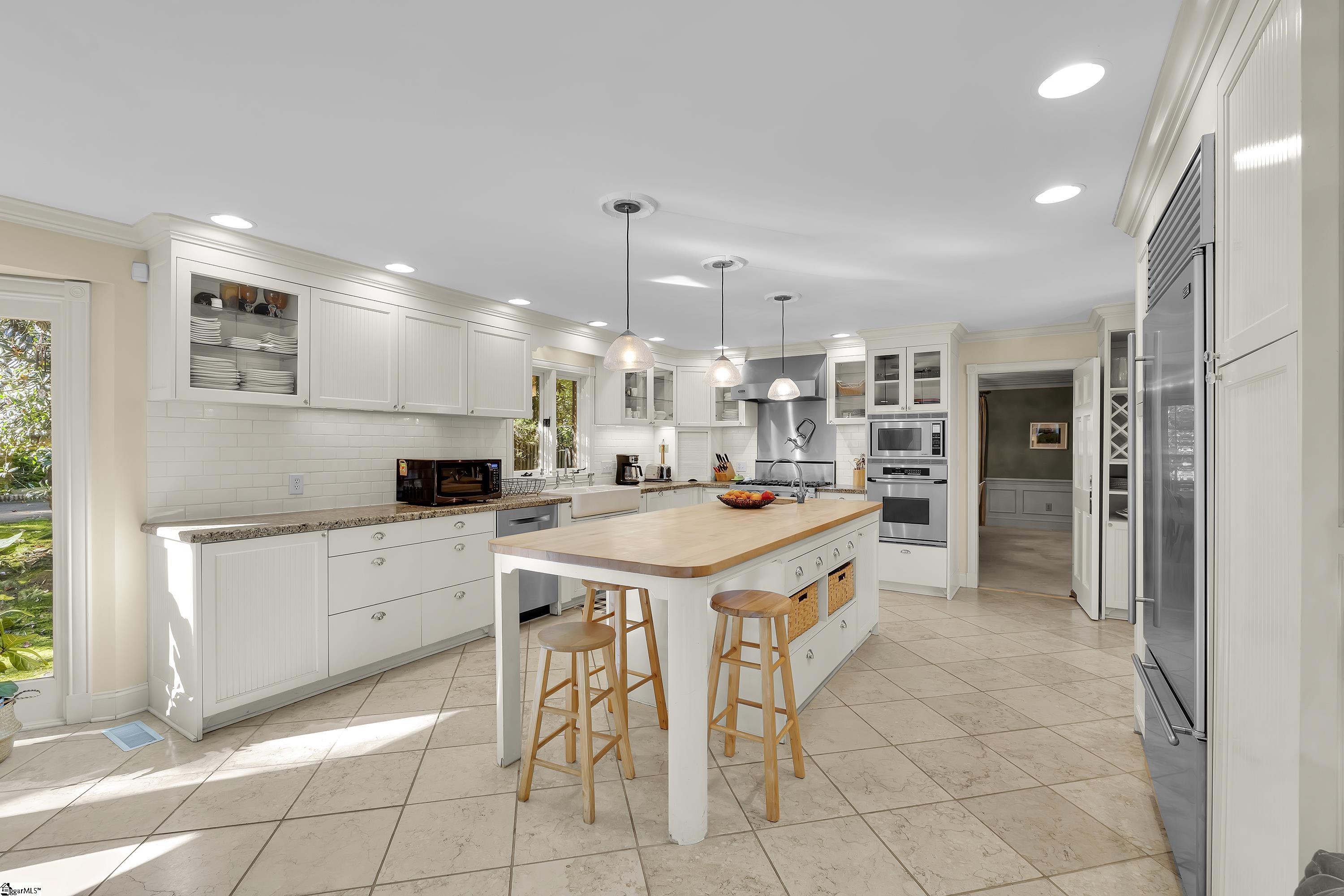 102 Graystone Road, Greenville