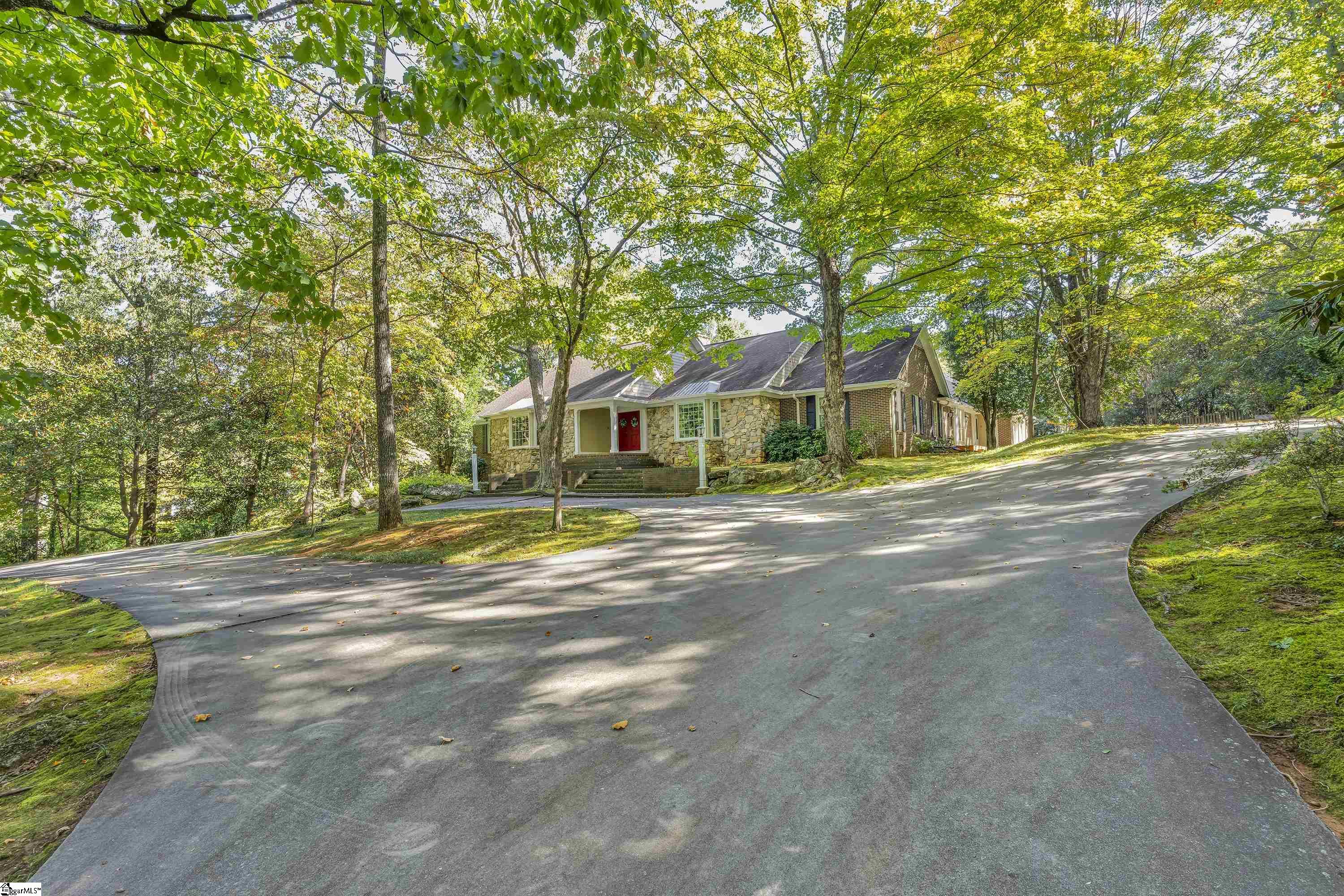102 Graystone Road, Greenville