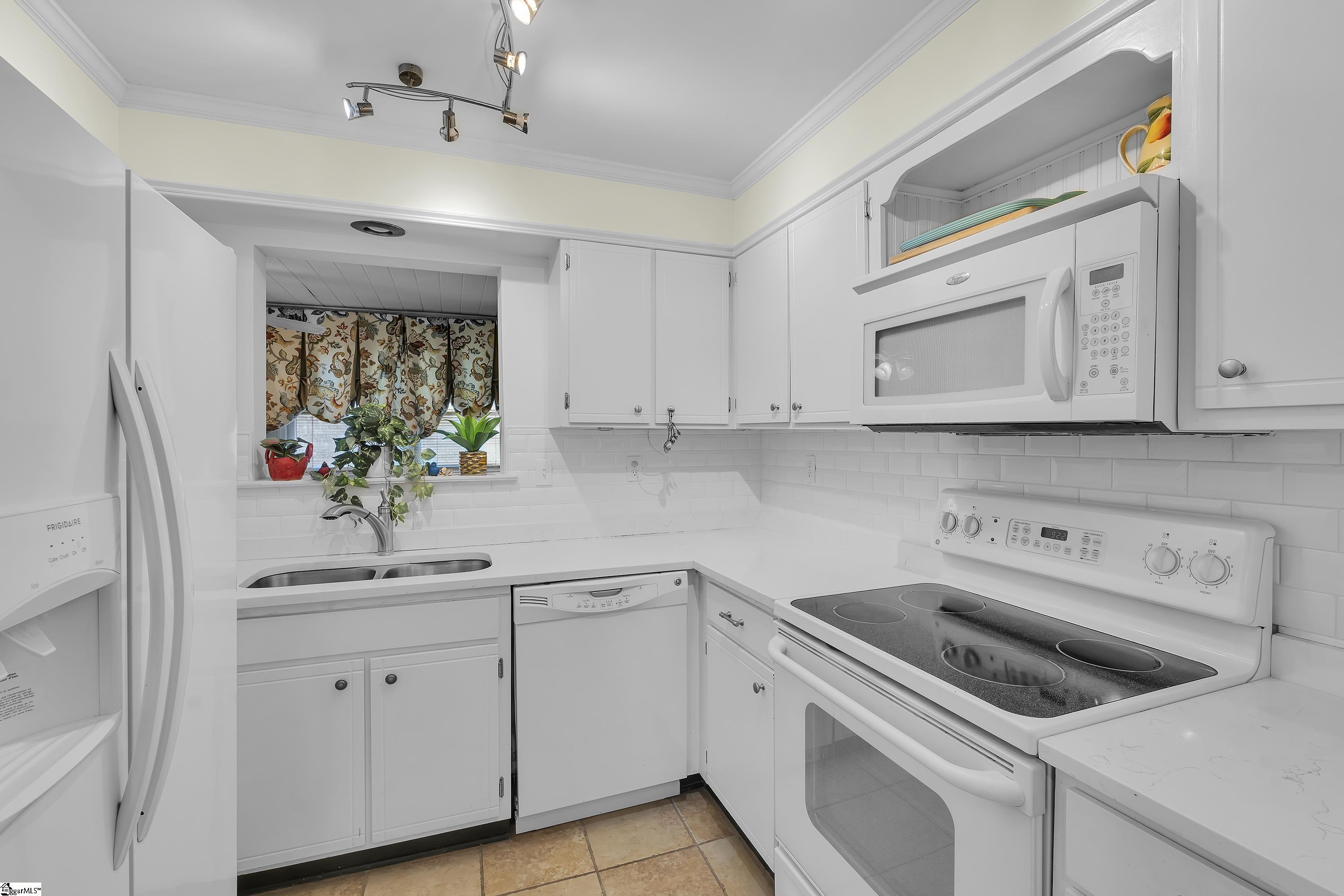 925 Cleveland Street Unit 235, Greenville Unit: Unit 235