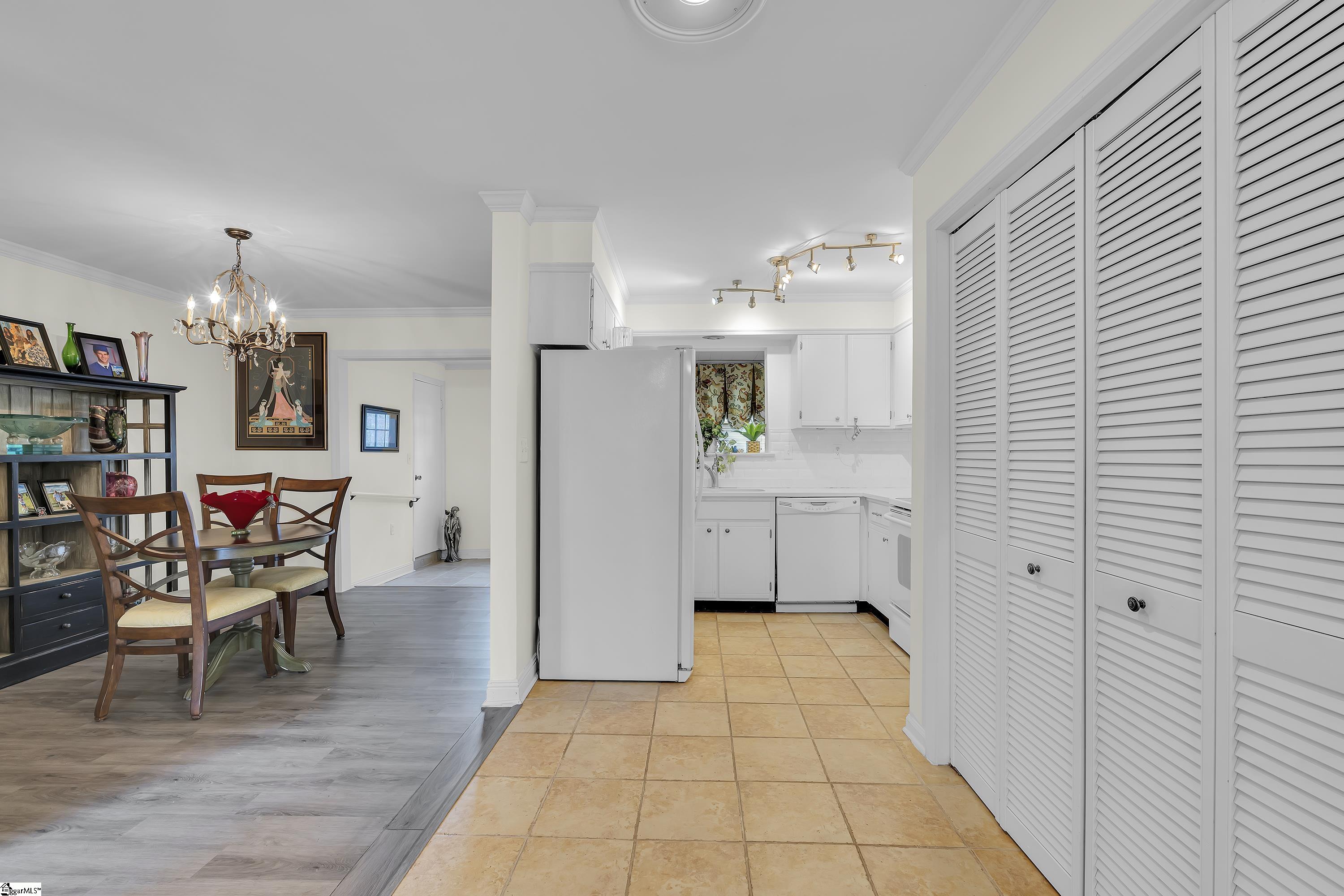 925 Cleveland Street Unit 235, Greenville Unit: Unit 235