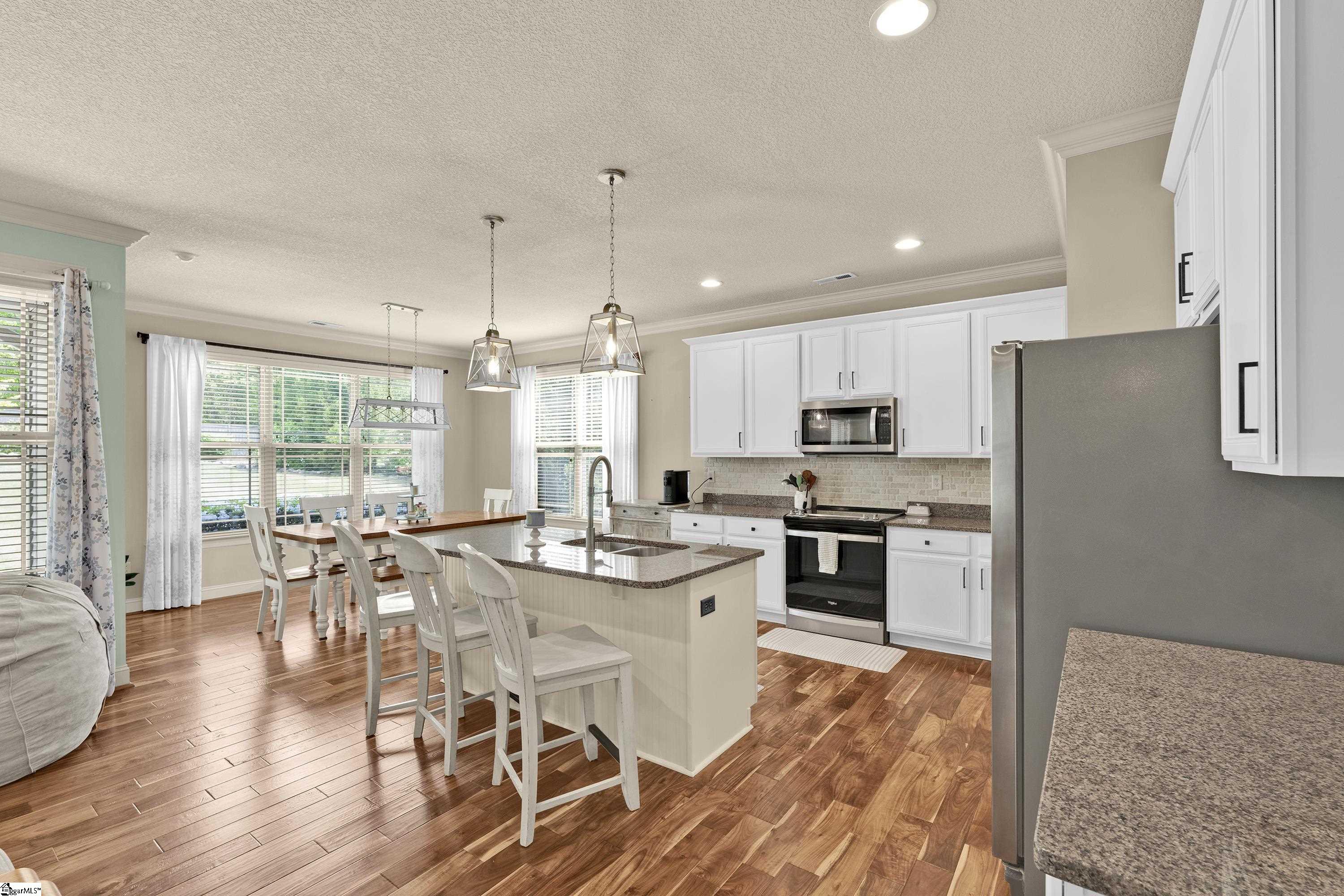 225 Bayswater Lane