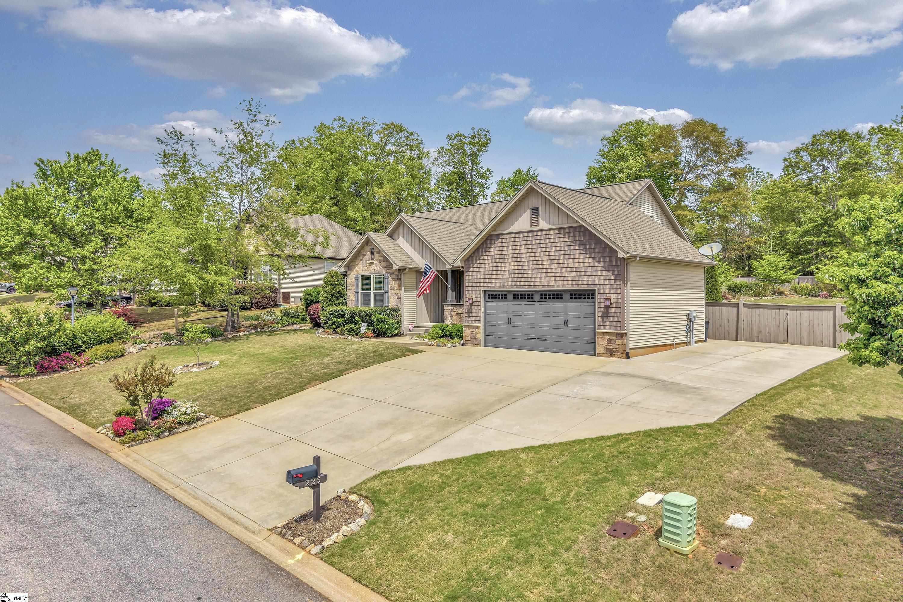 225 Bayswater Lane