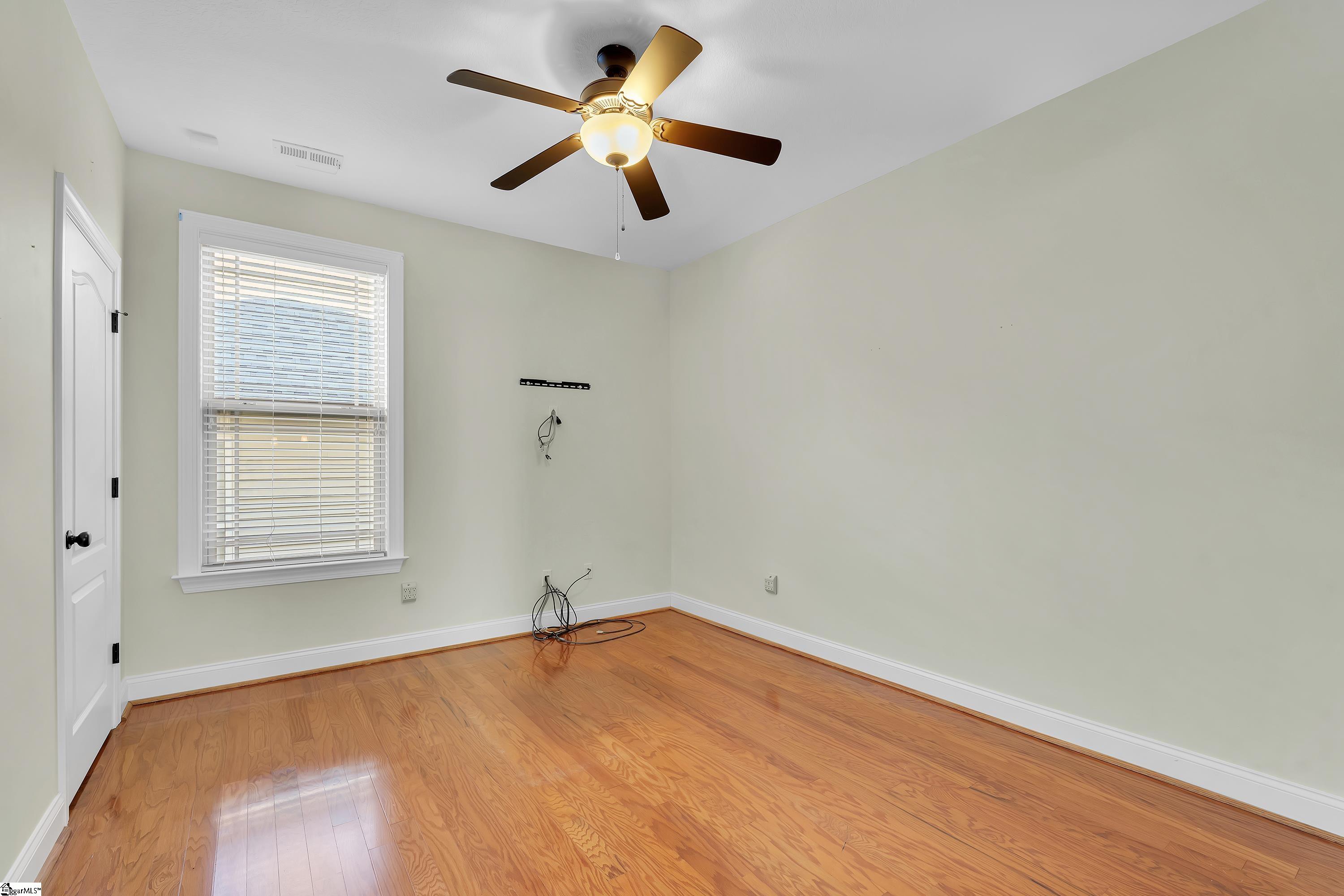 23 Litten Way