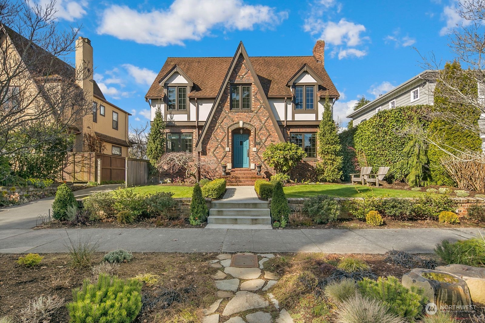 3837 Cascadia Avenue S