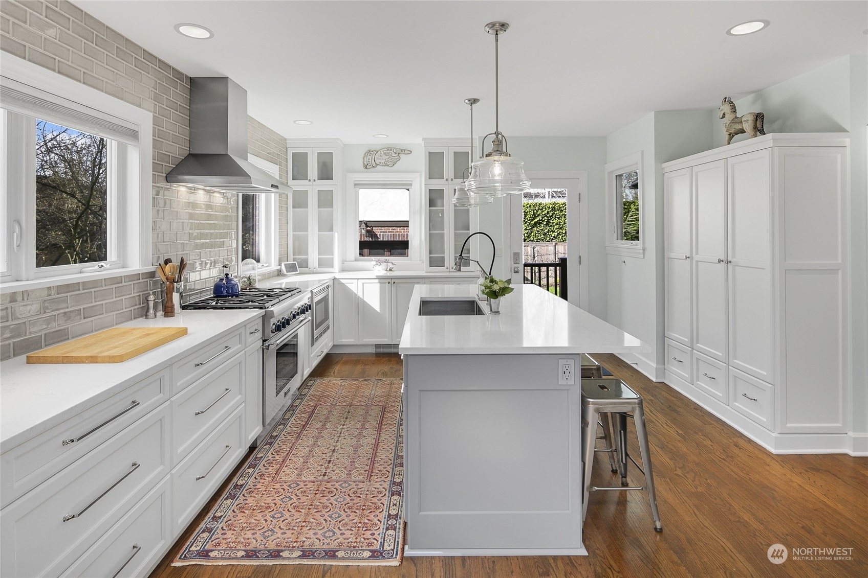 3837 Cascadia Avenue S