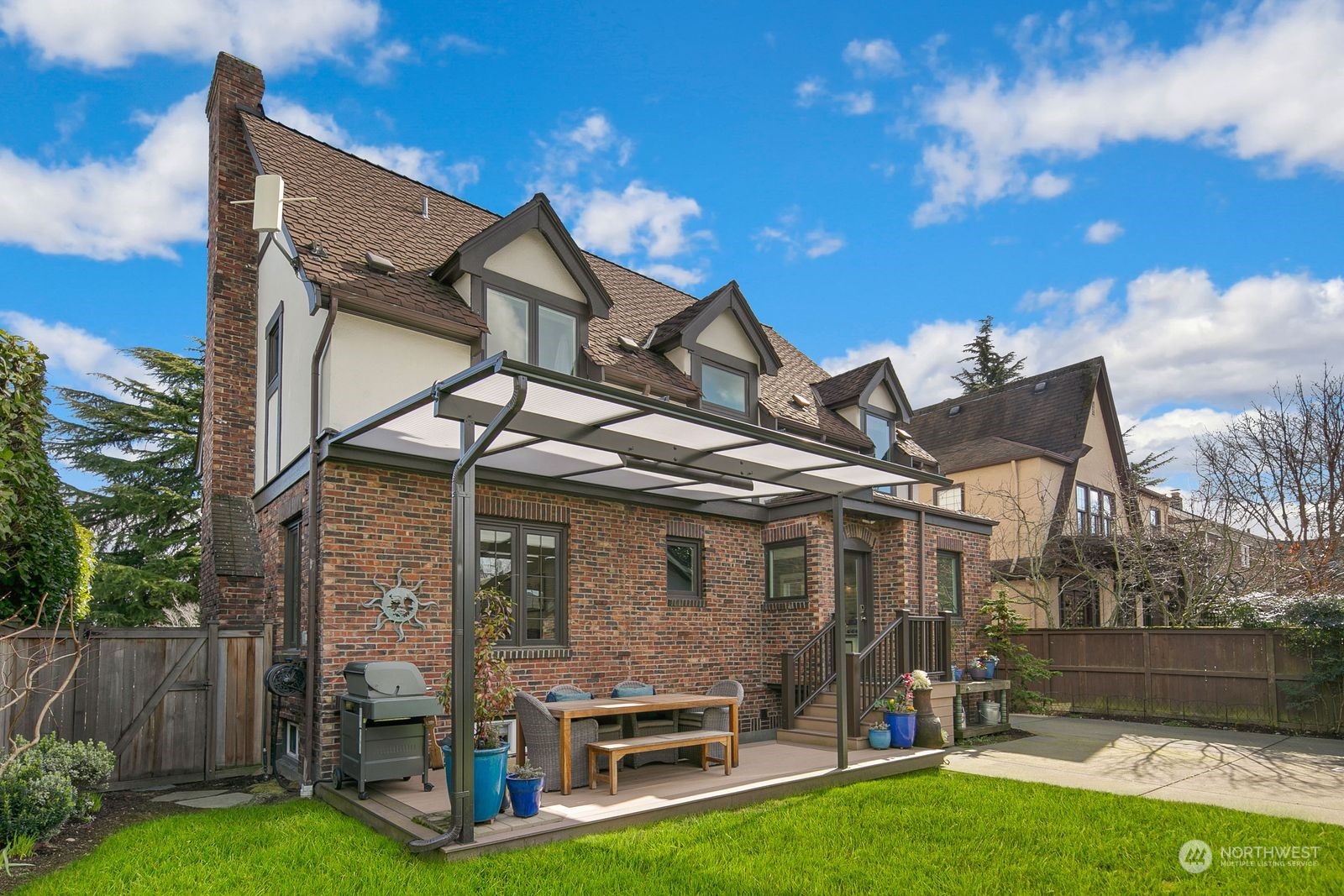 3837 Cascadia Avenue S