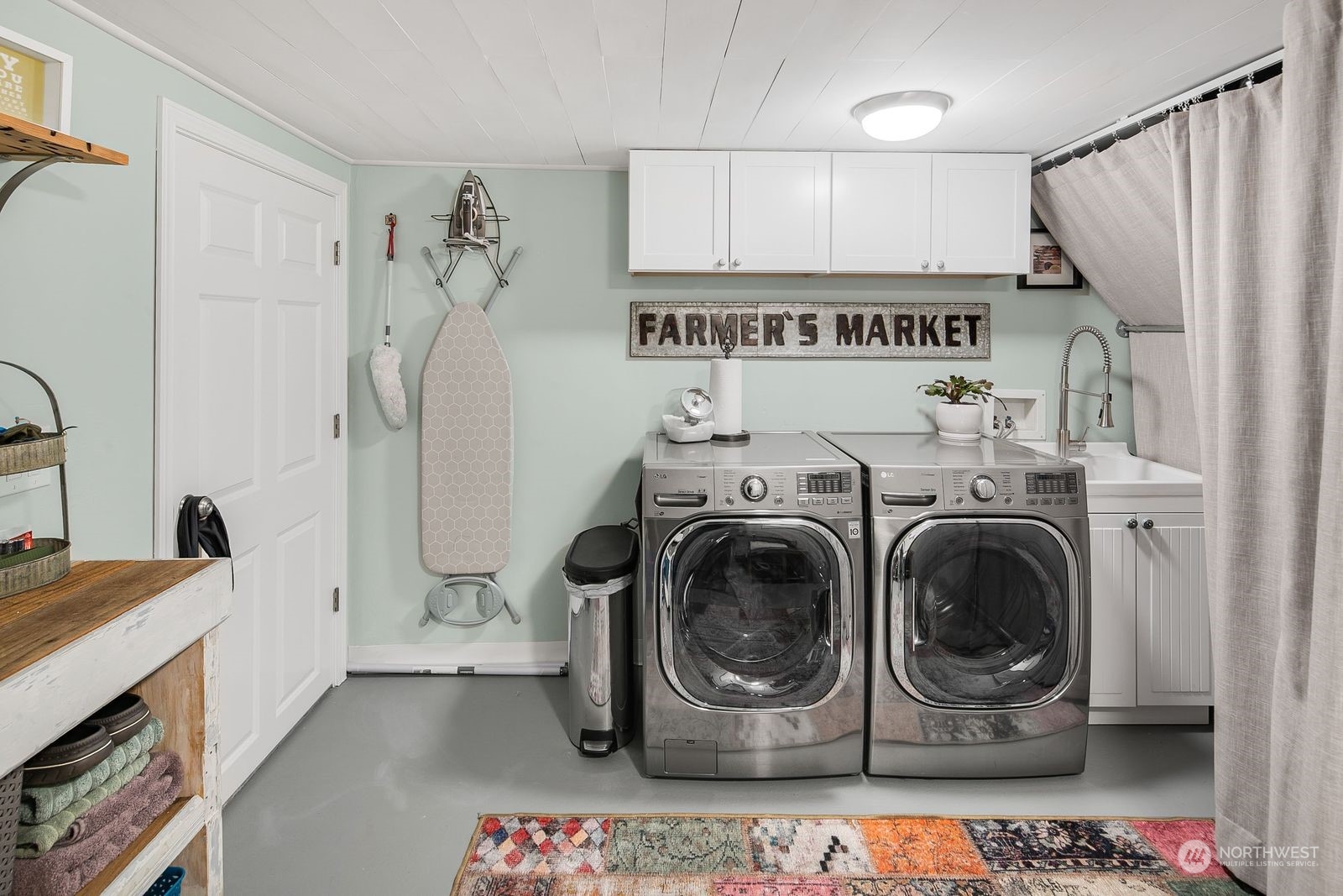 3837 Cascadia Avenue S