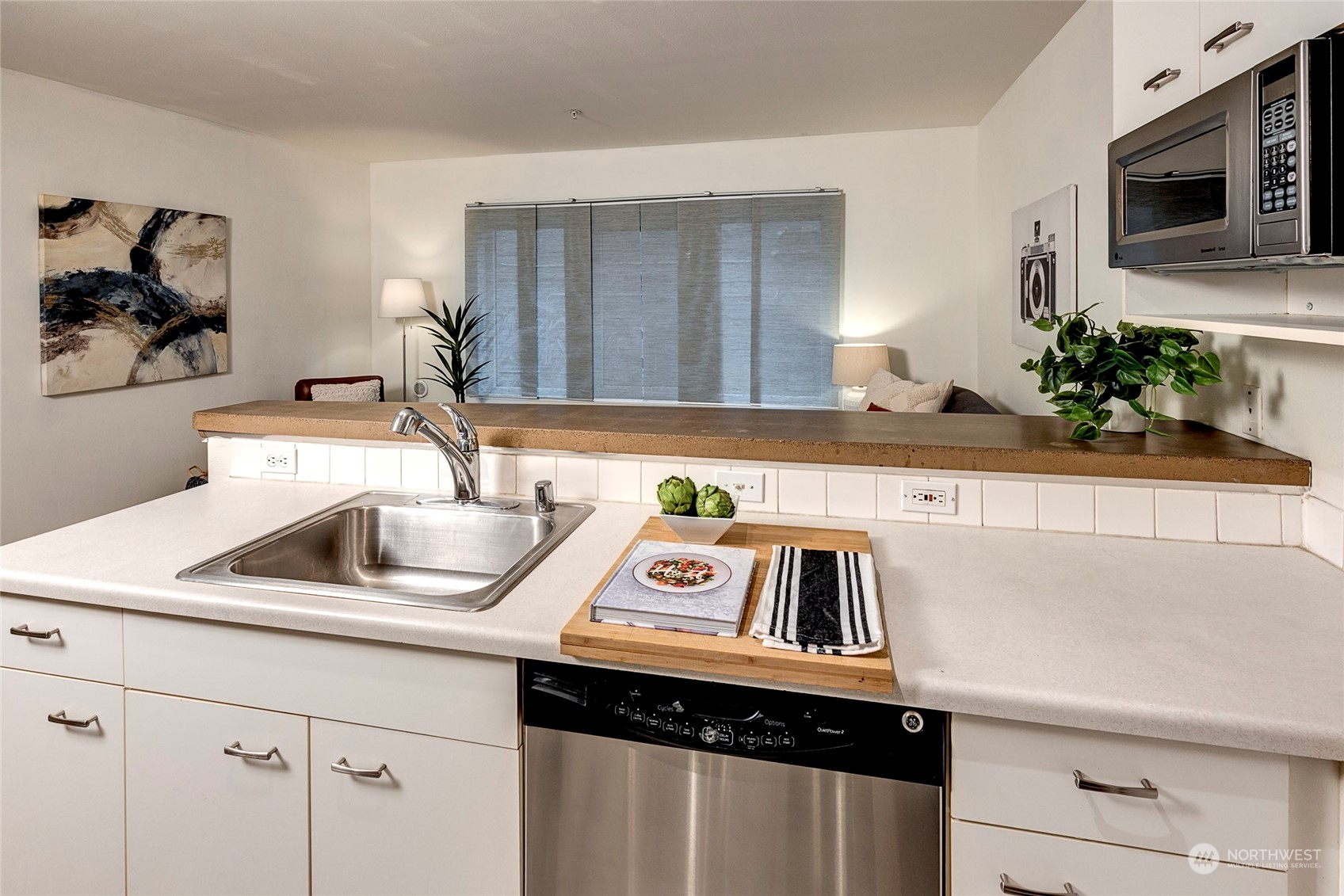 2440 Western Avenue Unit: 417