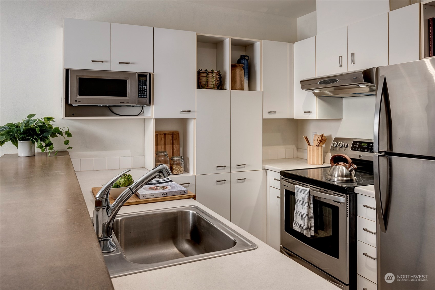 2440 Western Avenue Unit: 417