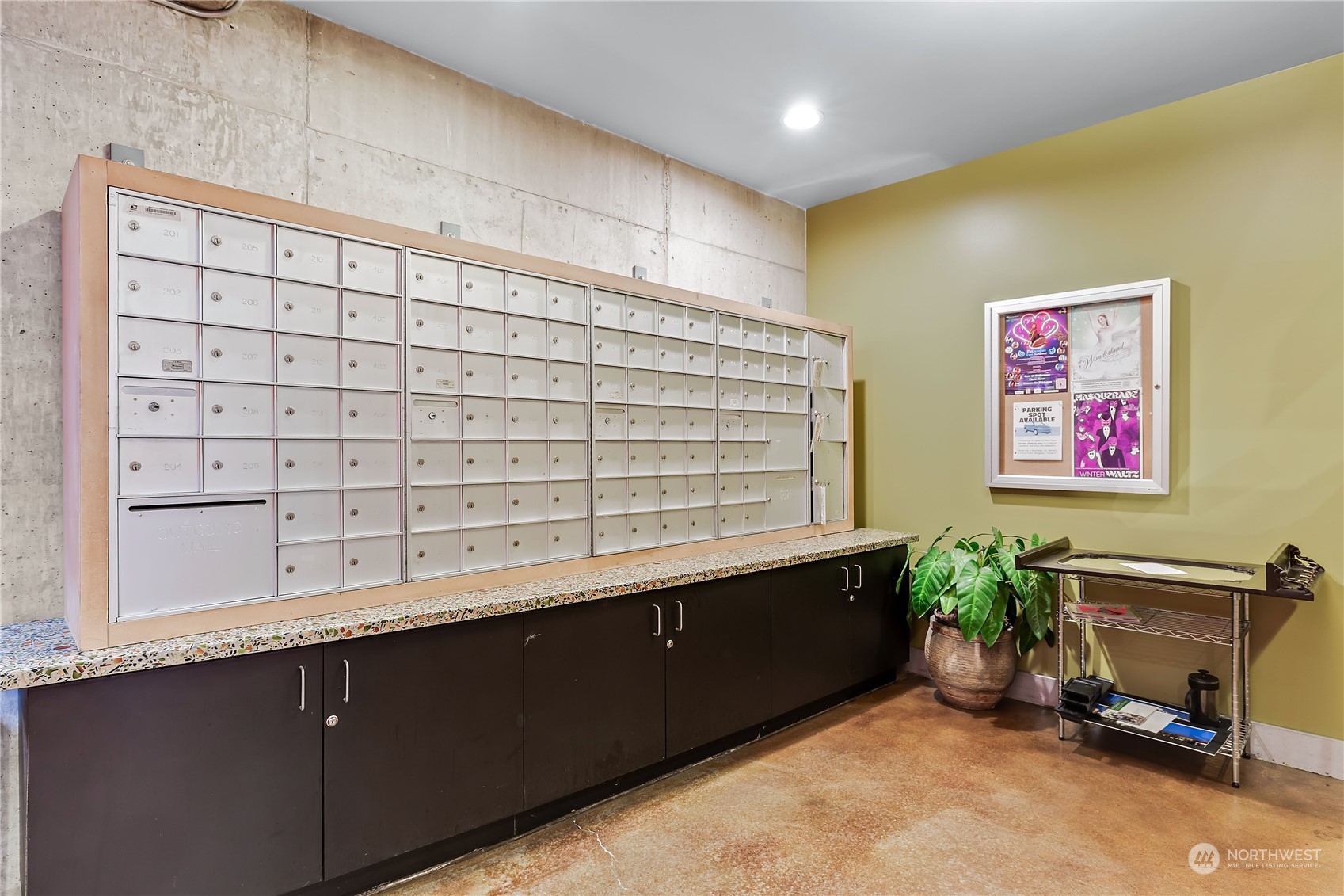 2440 Western Avenue Unit: 417