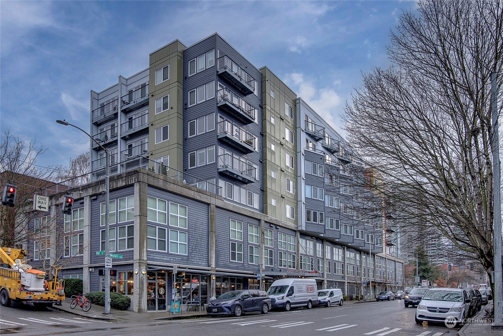 2440 Western Avenue Unit: 417