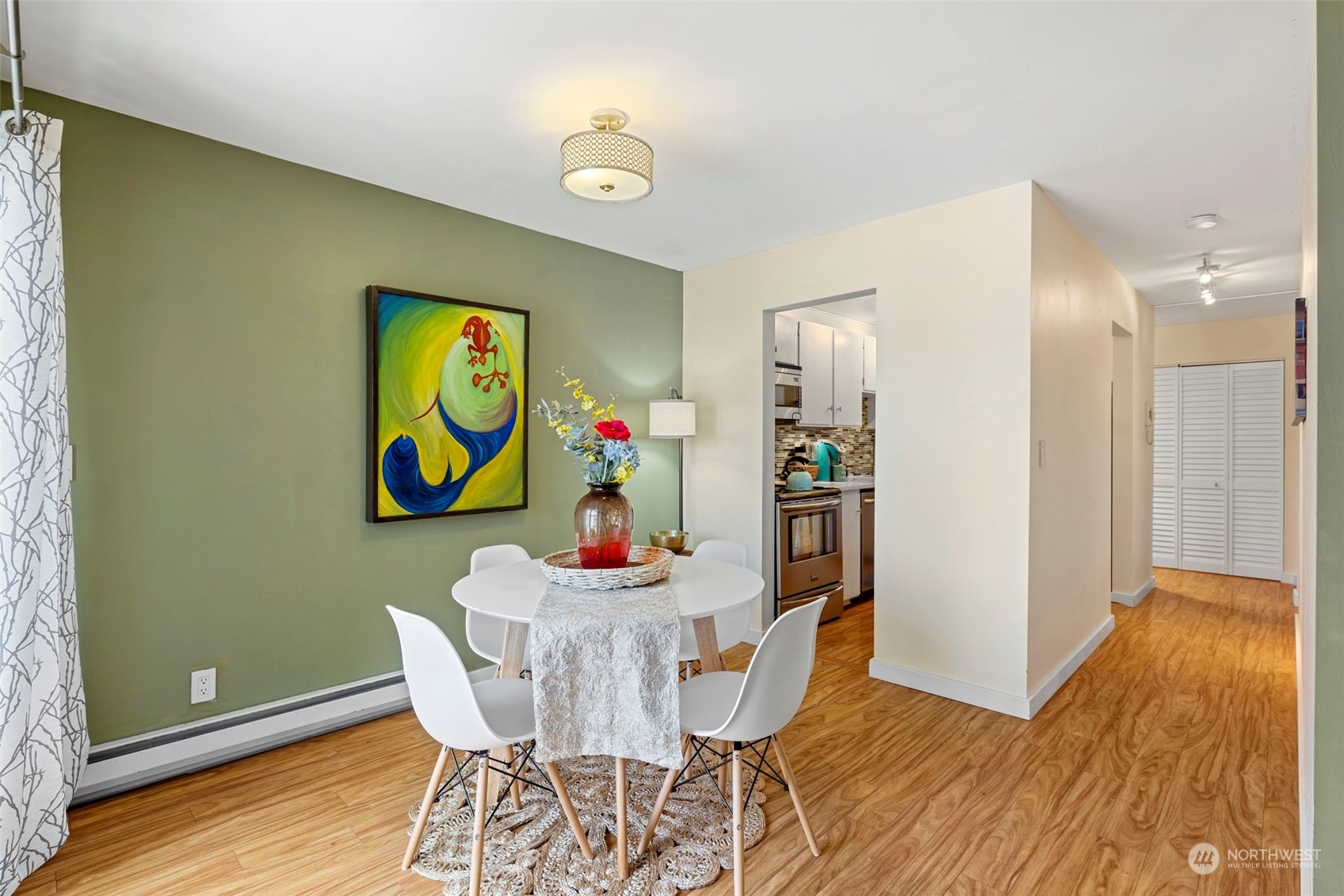 320 Melrose Avenue E Unit: 606