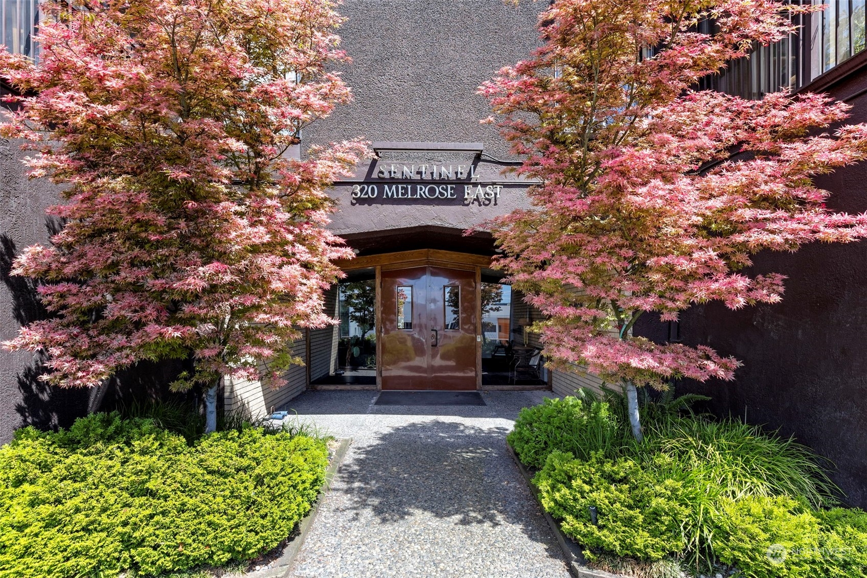 320 Melrose Avenue E Unit: 606