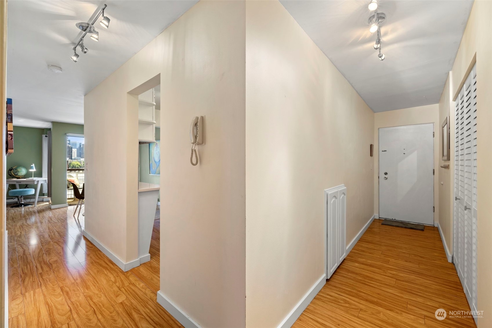 320 Melrose Avenue E Unit: 606