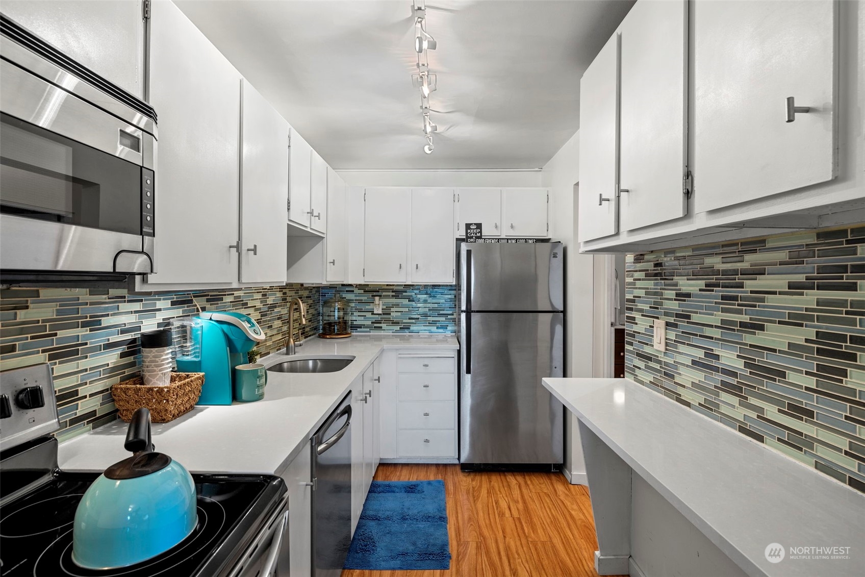 320 Melrose Avenue E Unit: 606