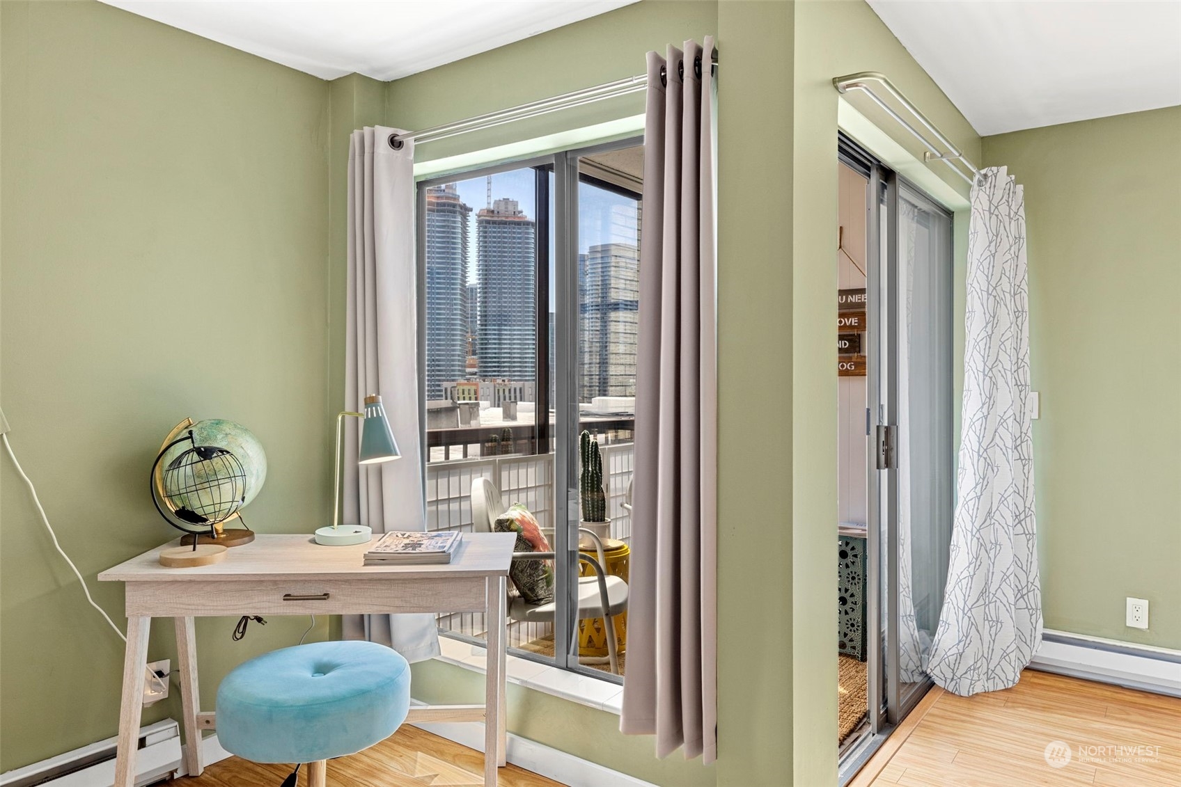 320 Melrose Avenue E Unit: 606