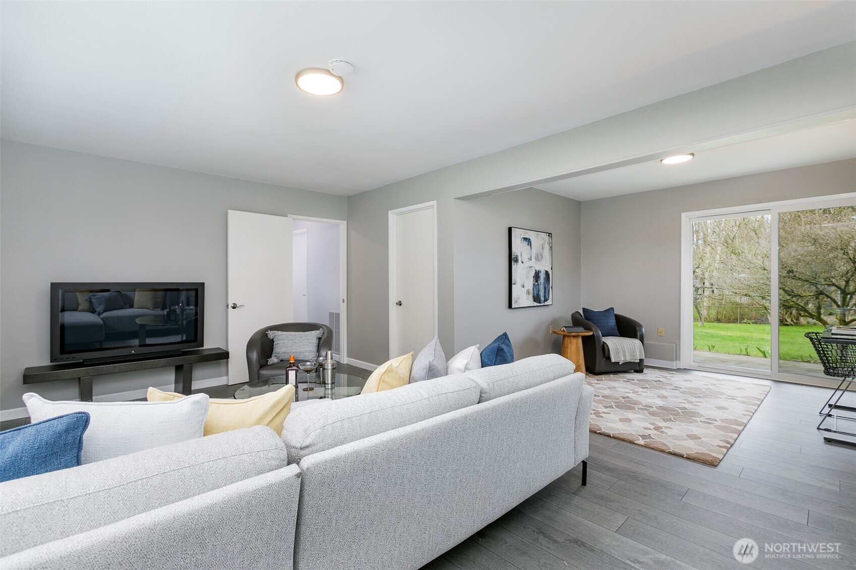 9539 Palatine Avenue N