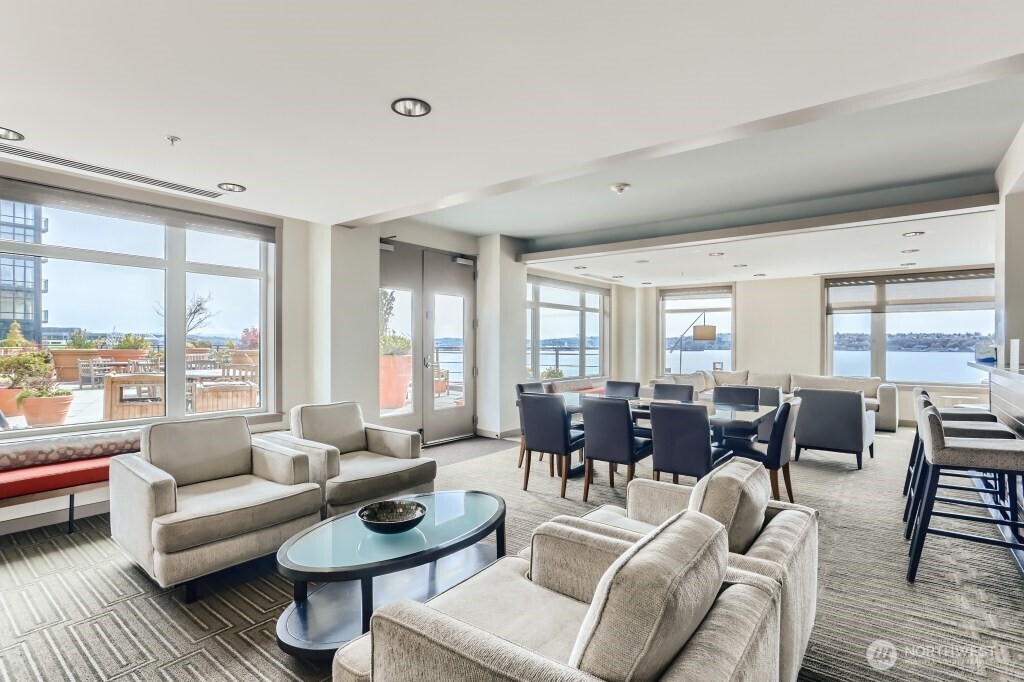 2607 Western Avenue Unit: 553