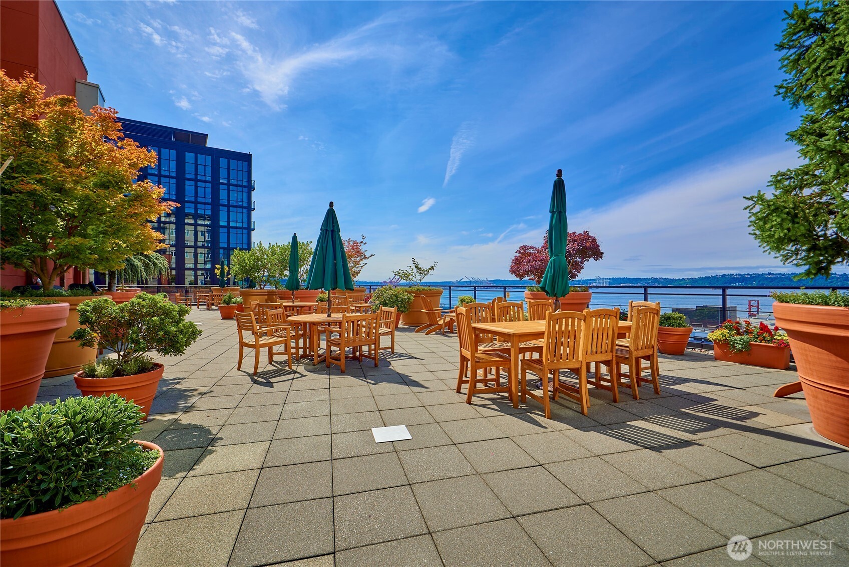 2607 Western Avenue Unit: 553