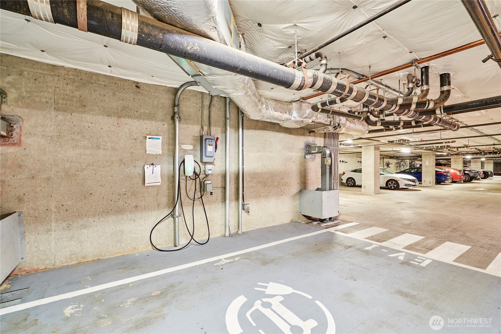 2607 Western Avenue Unit: 553