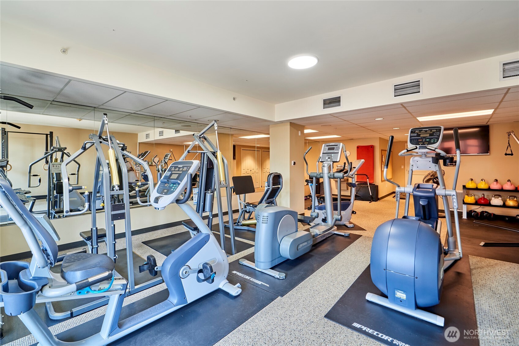 2607 Western Avenue Unit: 553