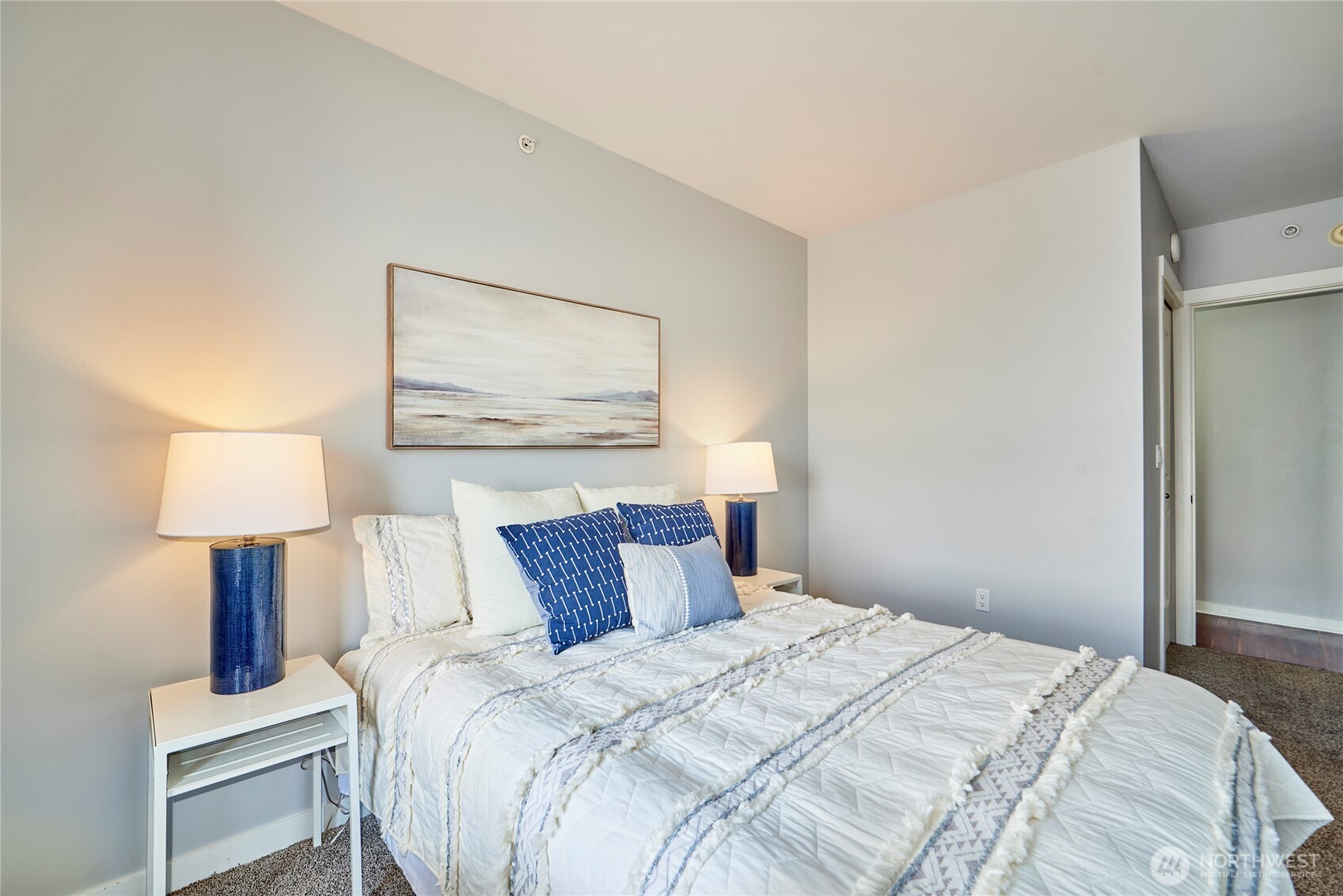 2607 Western Avenue Unit: 553