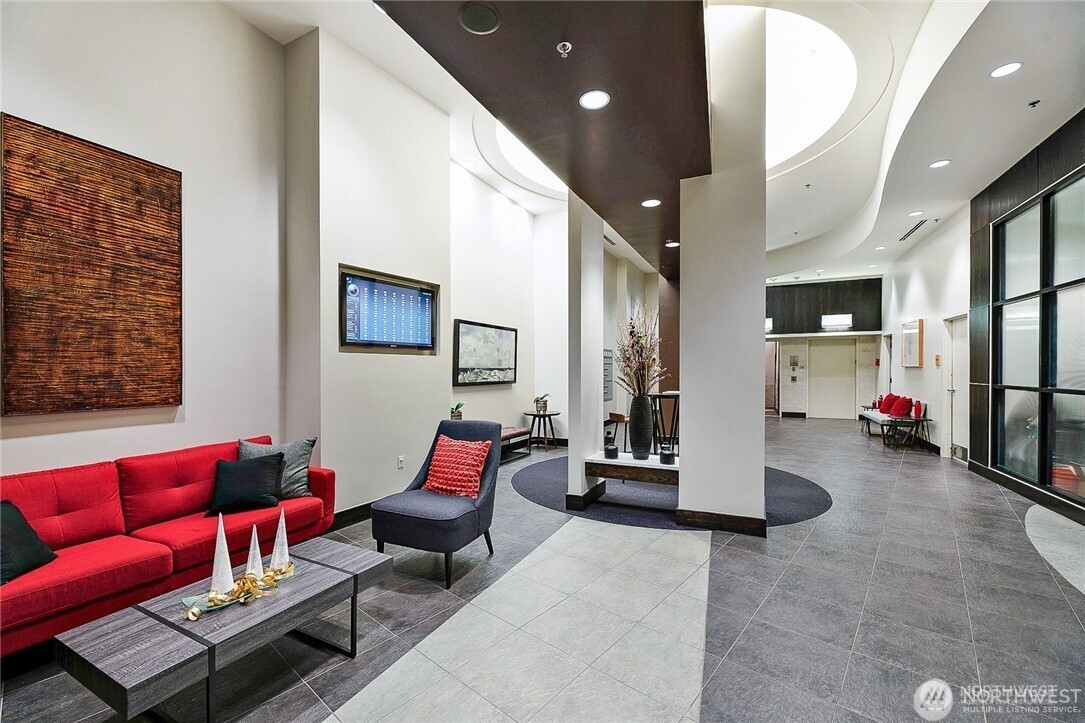 2607 Western Avenue Unit: 553