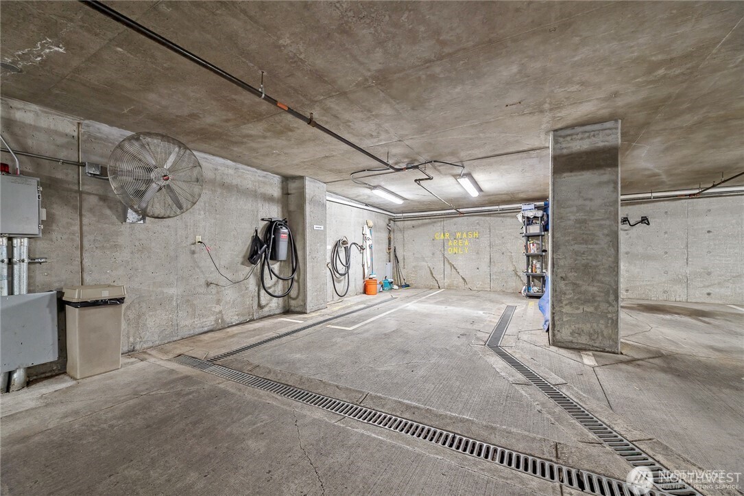 2607 Western Avenue Unit: 553