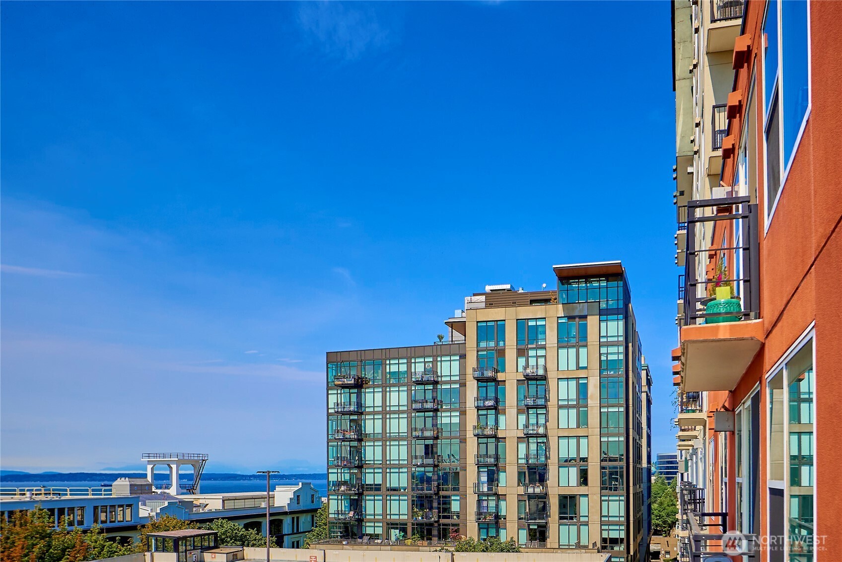 2607 Western Avenue Unit: 553