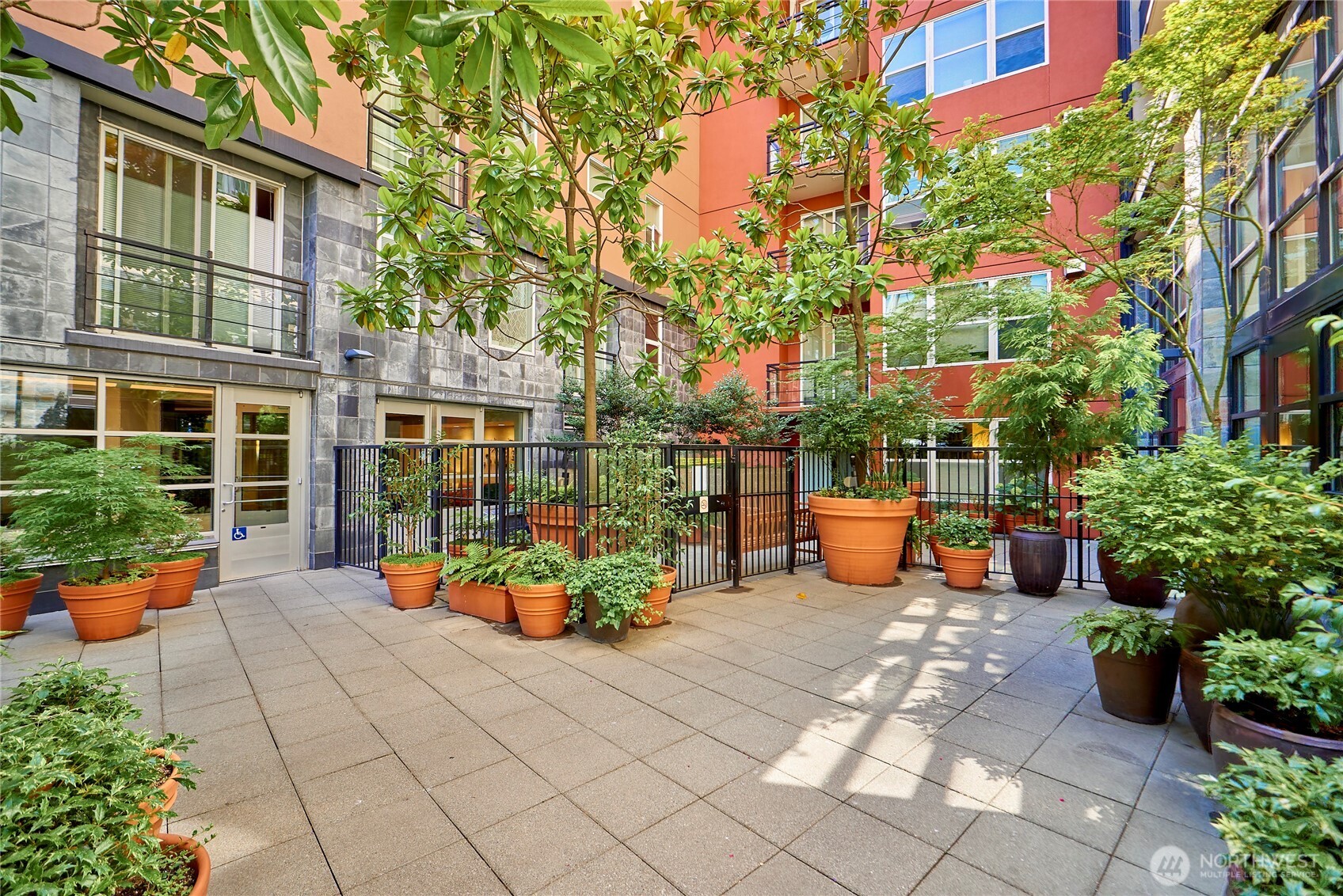 2607 Western Avenue Unit: 553