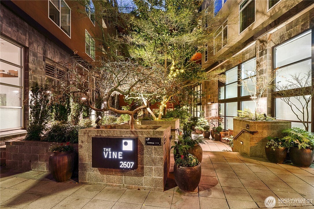 2607 Western Avenue Unit: 553