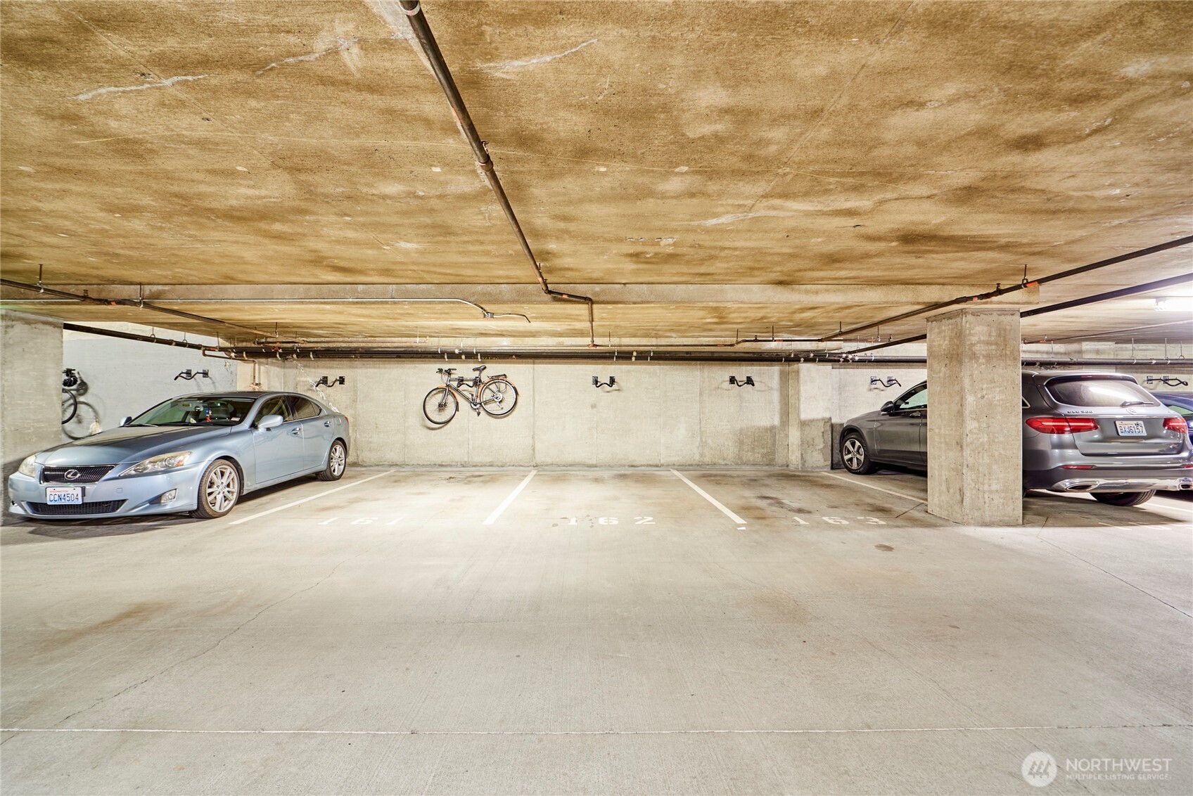 2607 Western Avenue Unit: 553