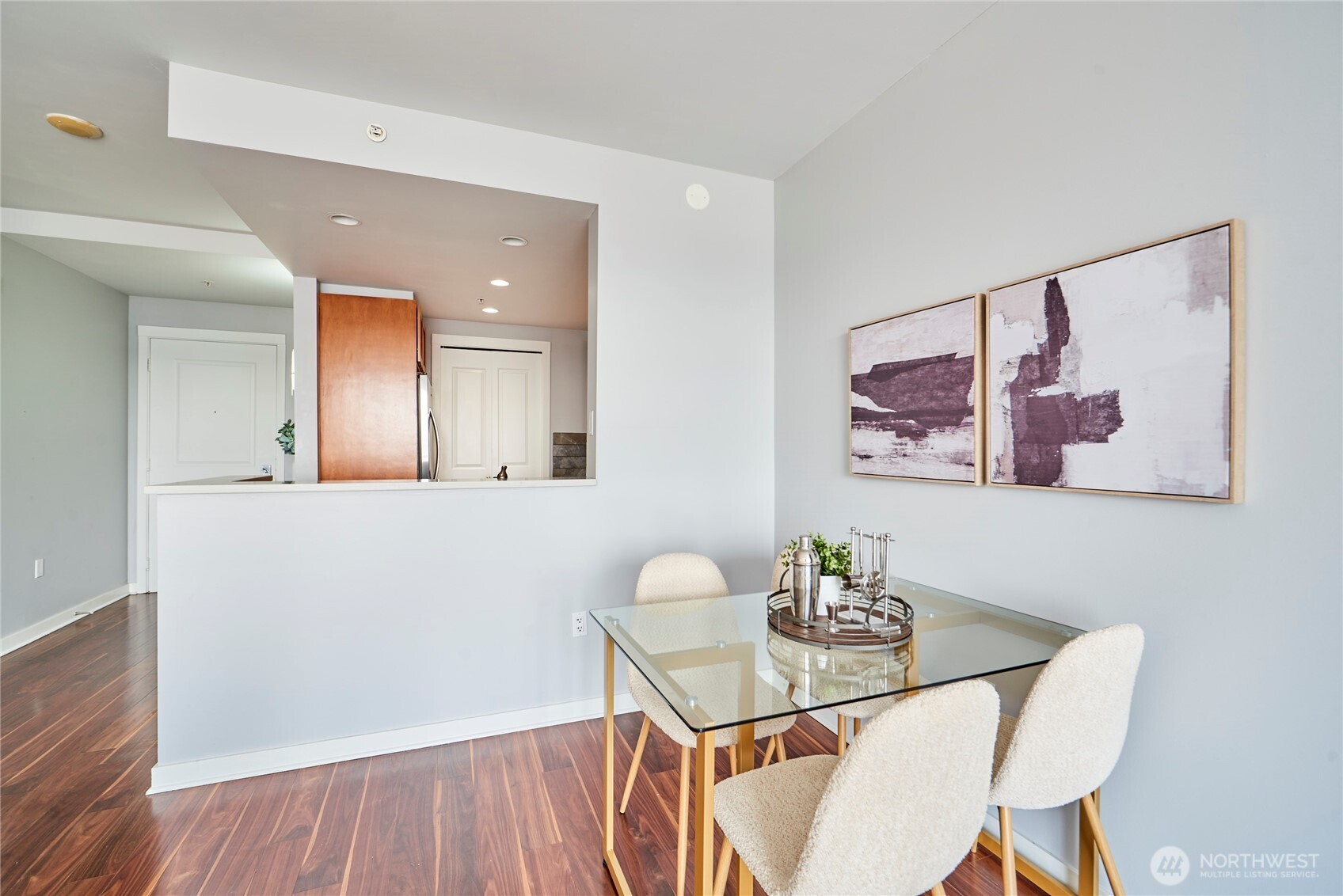 2607 Western Avenue Unit: 553